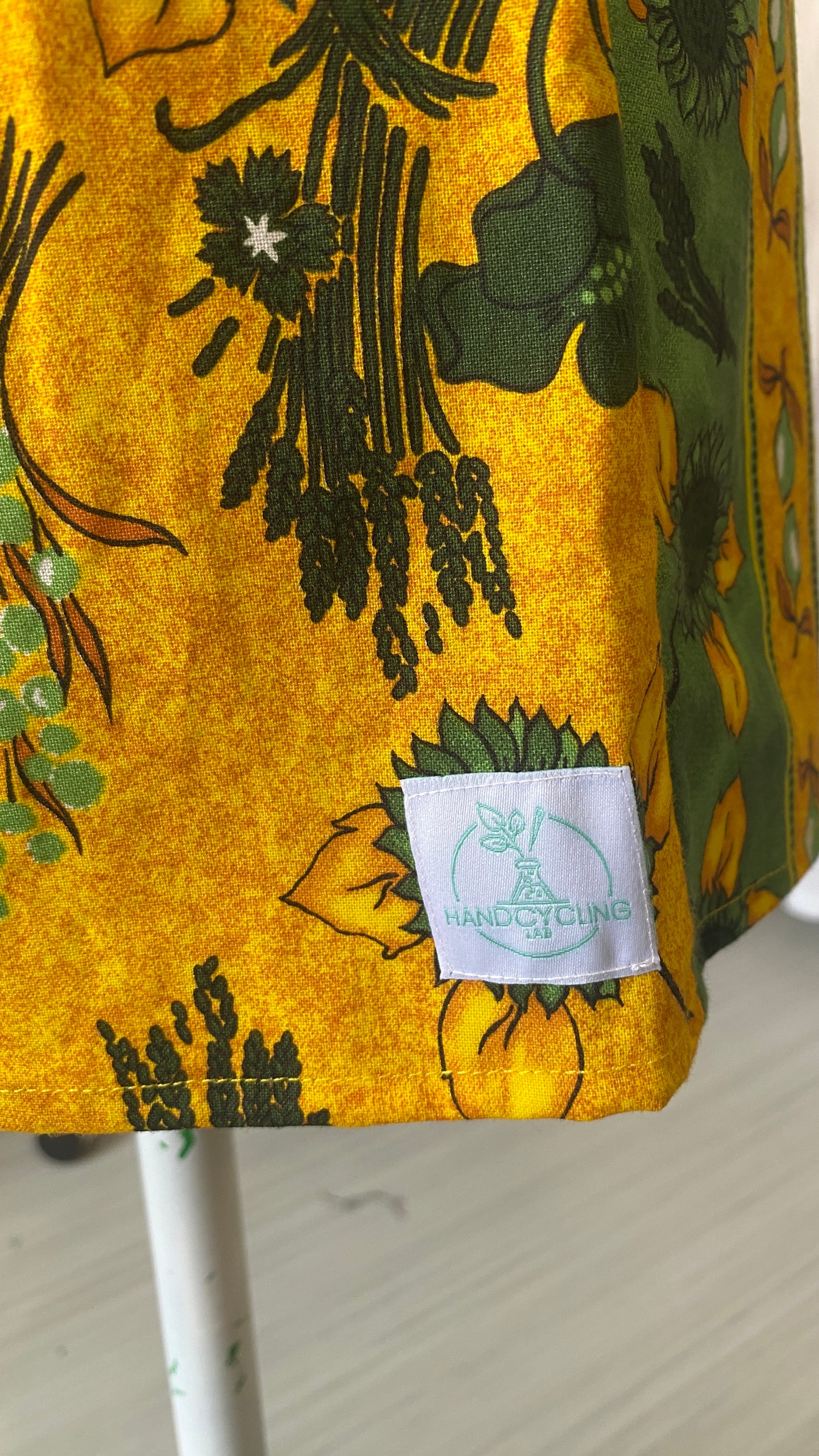 Short • T.XS/S, M et L • Short upcyclé provençal jaune et vert