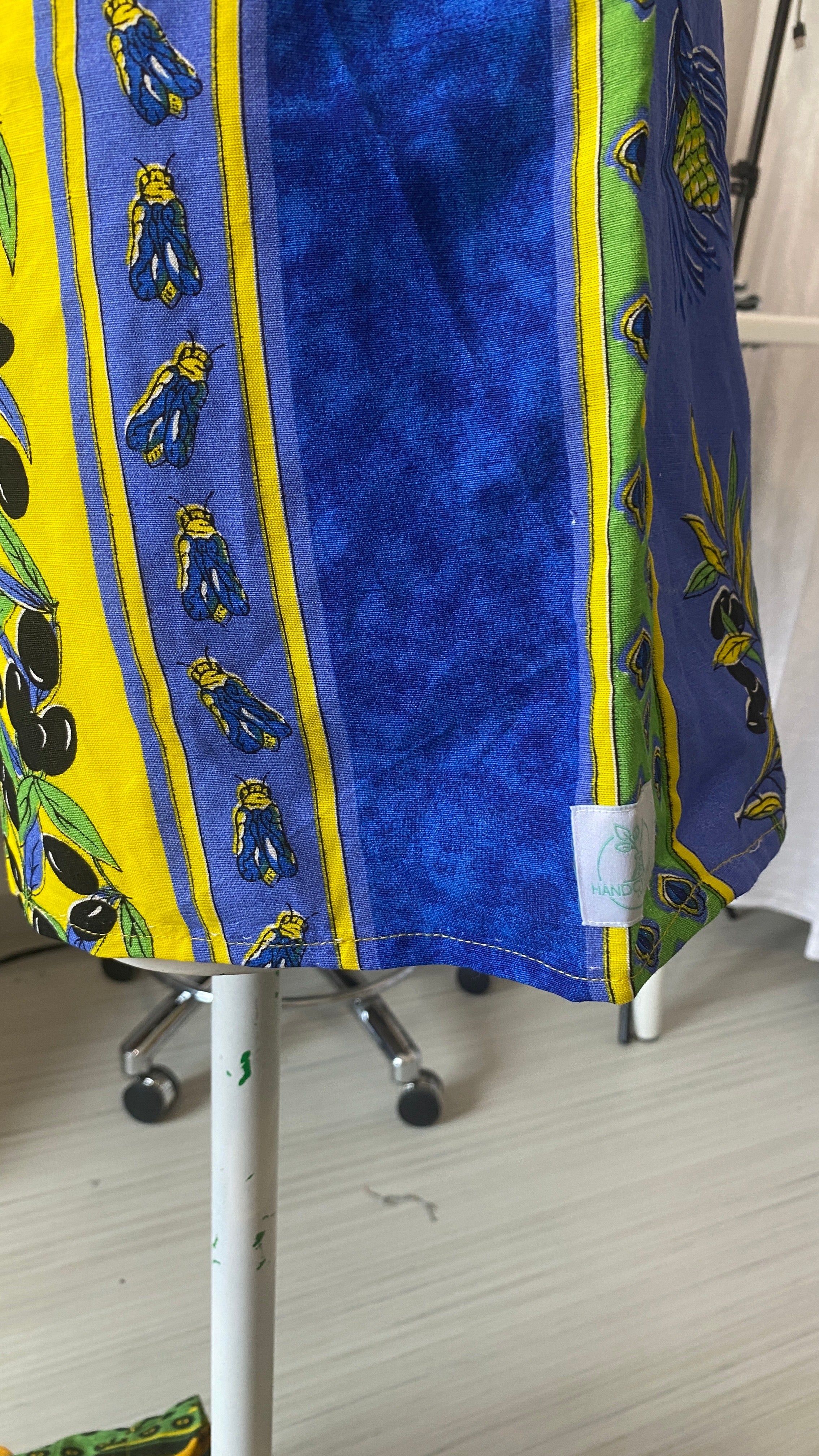 Short • T.XS/S et M • Short upcyclé provençal bleu roi motifs olives et cigales
