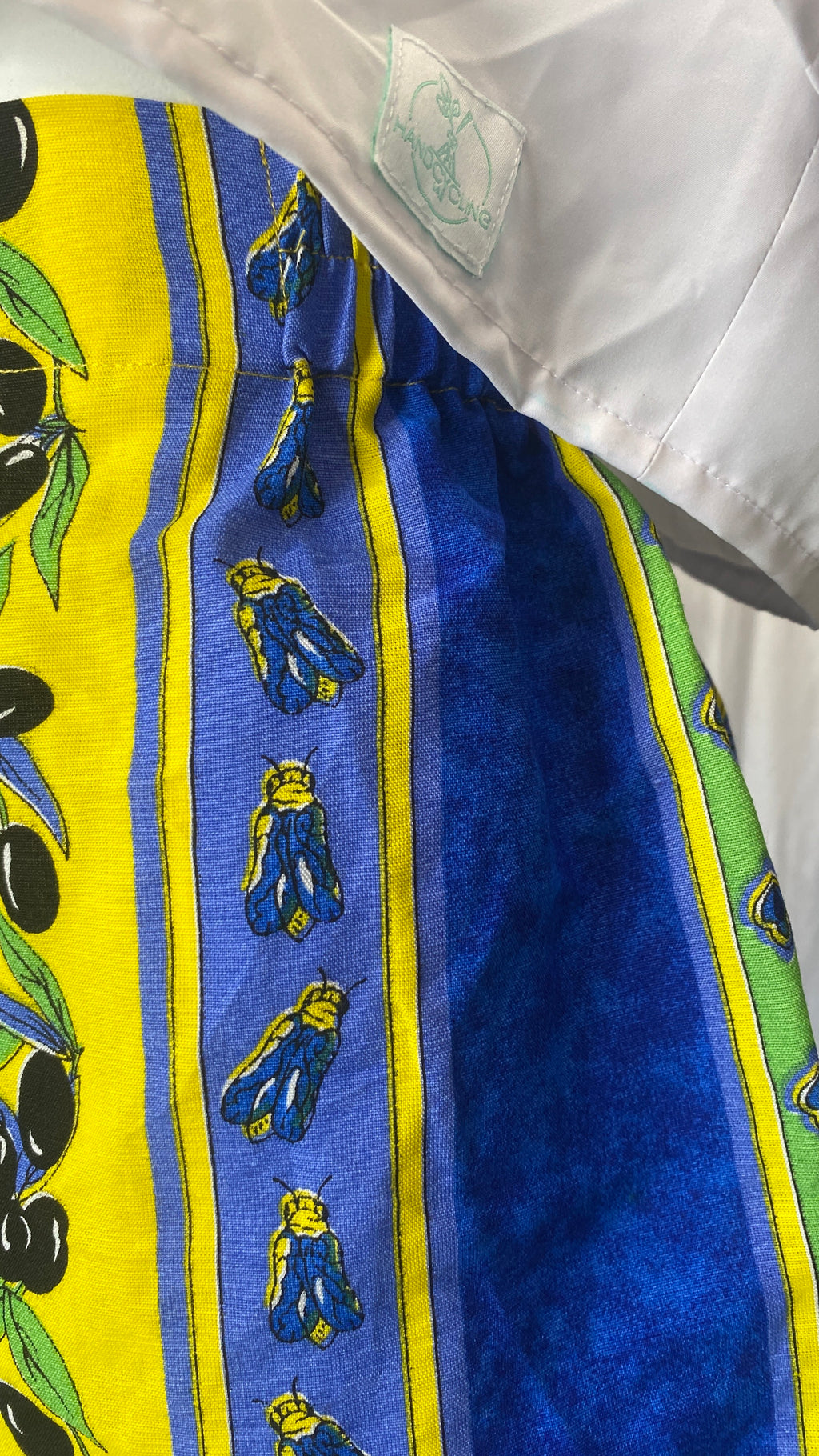 Short • T.XS/S et M • Short upcyclé provençal bleu roi motifs olives et cigales