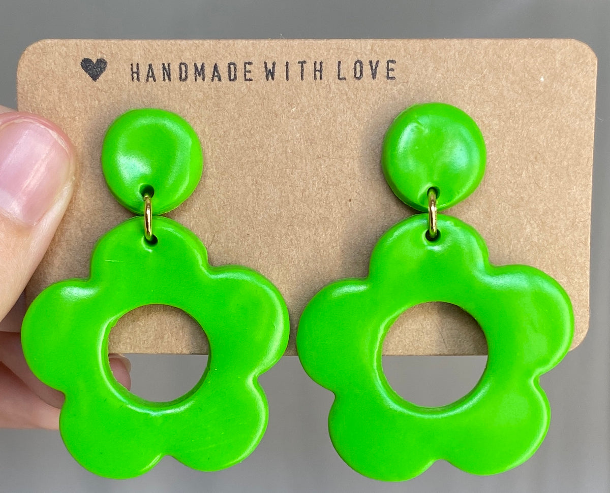 Boucles d’oreilles • Boucles en fleurs 70s vert pomme