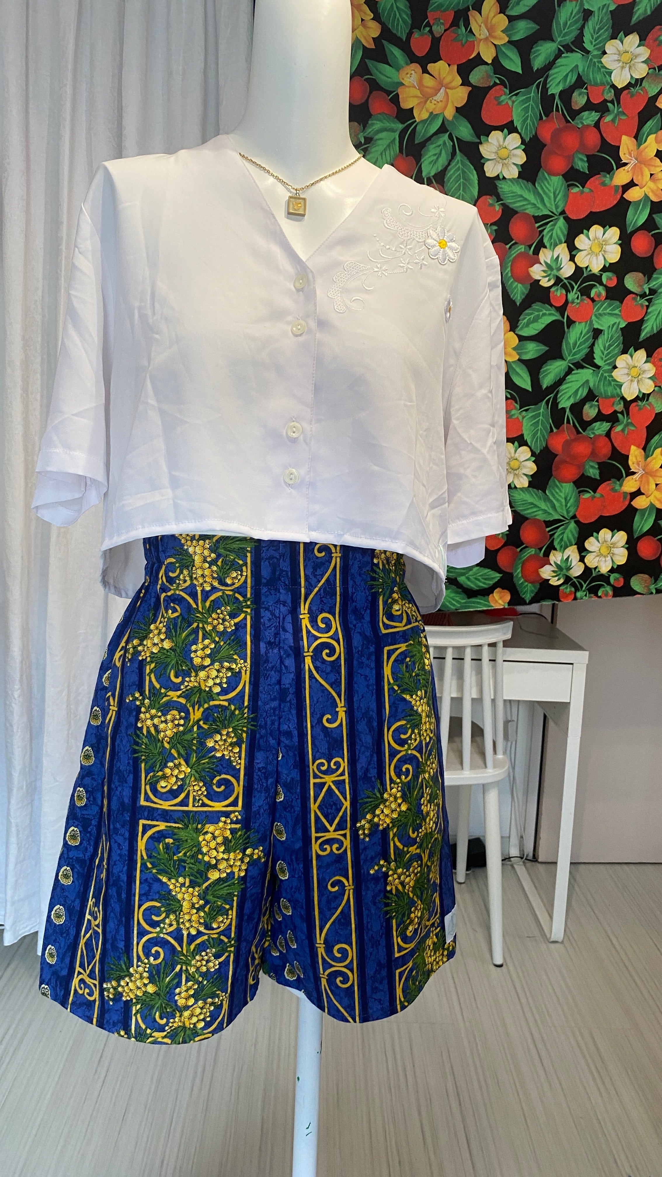 Short • T.XS/S, M  et XL • Short upcyclé bleu motif provençal mimosas jaunes