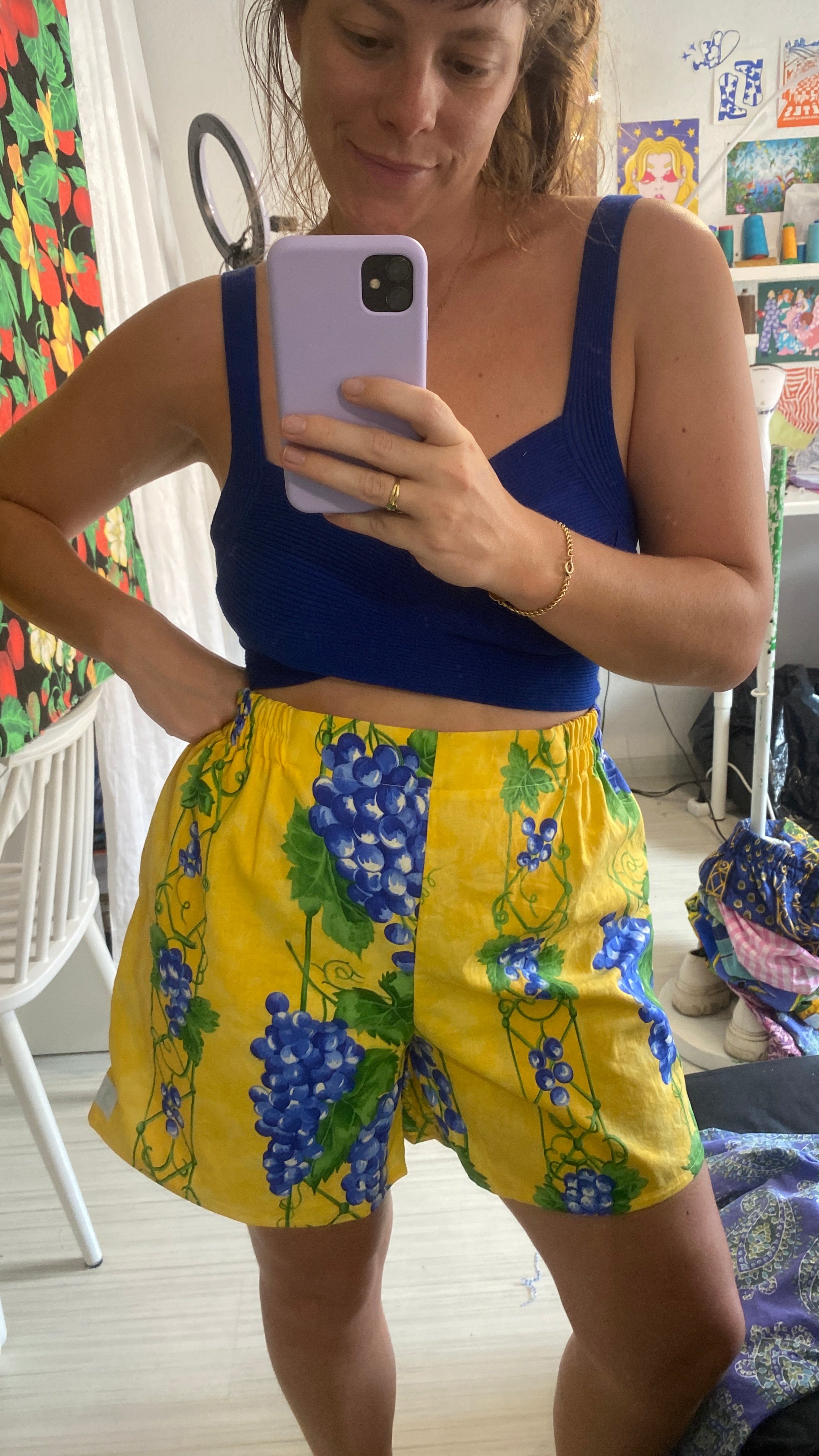 Short • Taille XL • Short upcyclé provençal jaune à motif raisin bleu