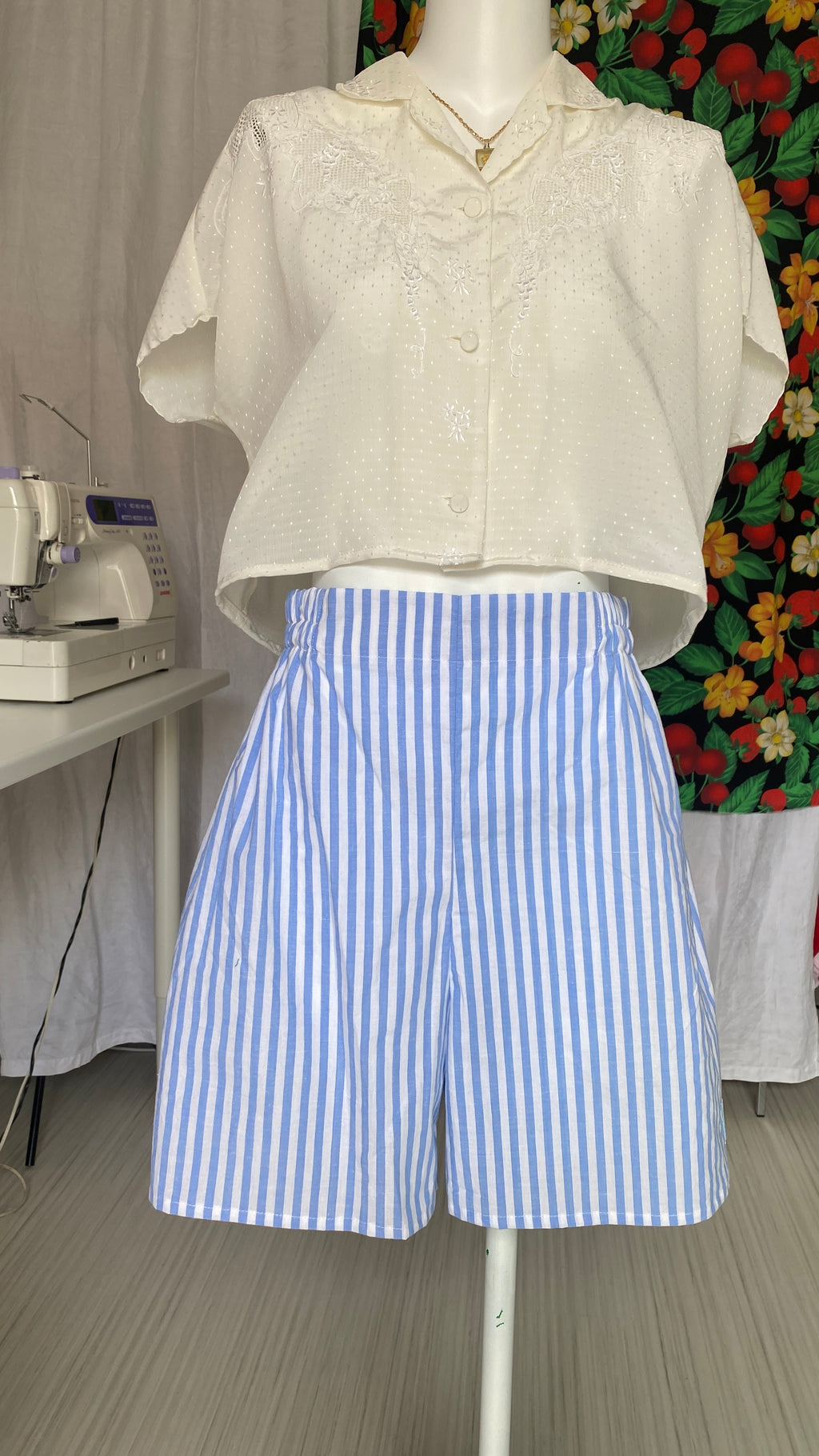 .Short • Taille M • Short upcyclé rayé bleu et blanc