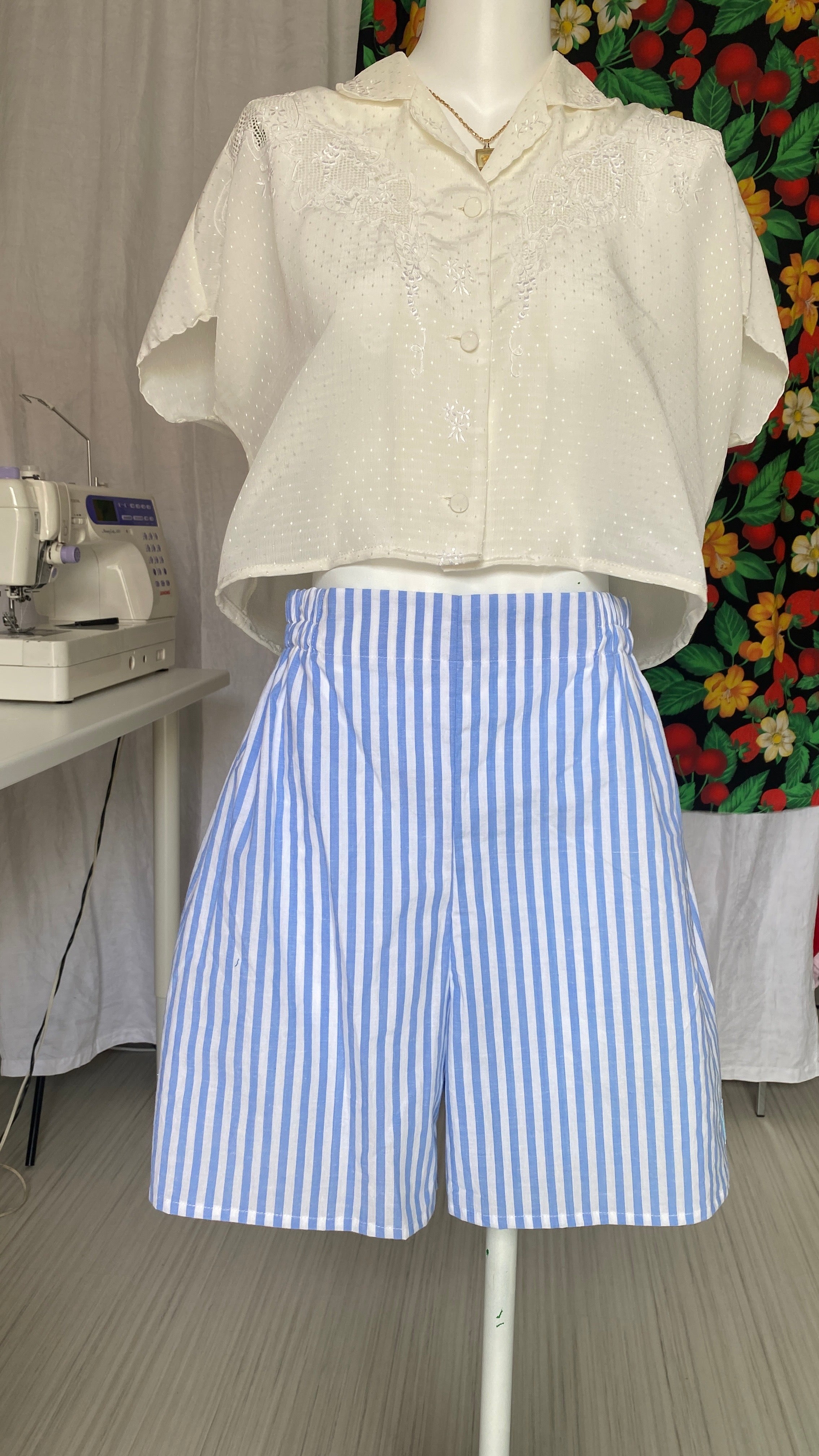 .Short • Taille M • Short upcyclé rayé bleu et blanc