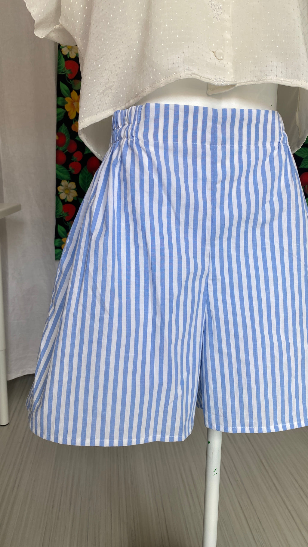 .Short • Taille M • Short upcyclé rayé bleu et blanc