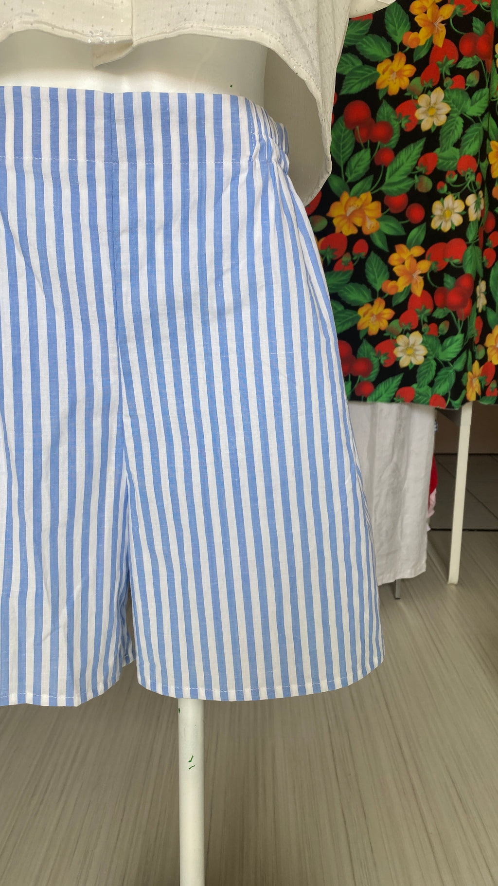 .Short • Taille M • Short upcyclé rayé bleu et blanc