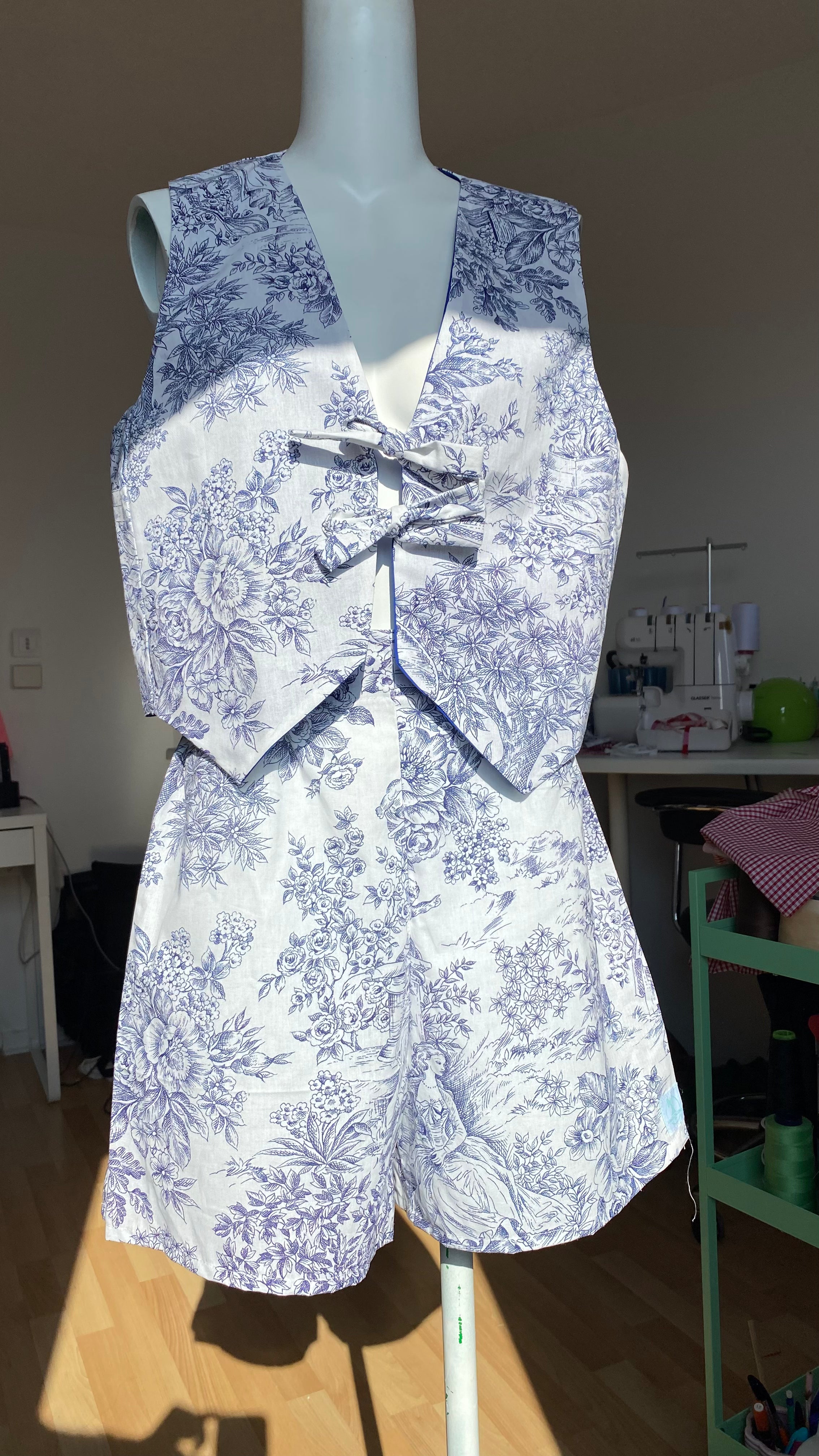 Veston réversible  • Taille unique • Veston motif toile de jouy bleue