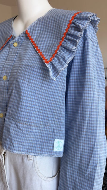 Sweaties • T.38 à 40 • Chemise upcyclée grand col bleu ciel  à carreaux blancs & orange