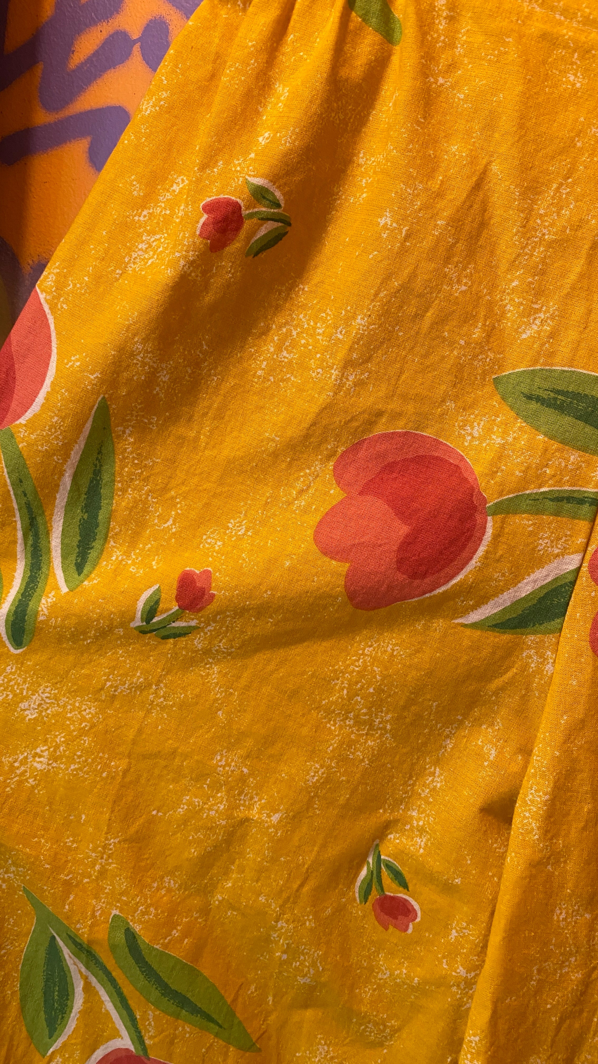 Pants • Taille L • Pantalon upcyclé jaune à fleurs rouges
