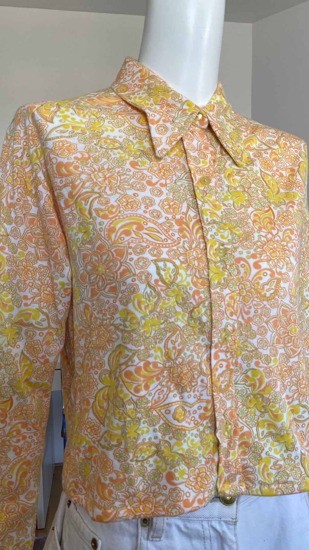 Cropped • T. 34 à 38 • Chemise 70s motifs feuilles jaune et orange
