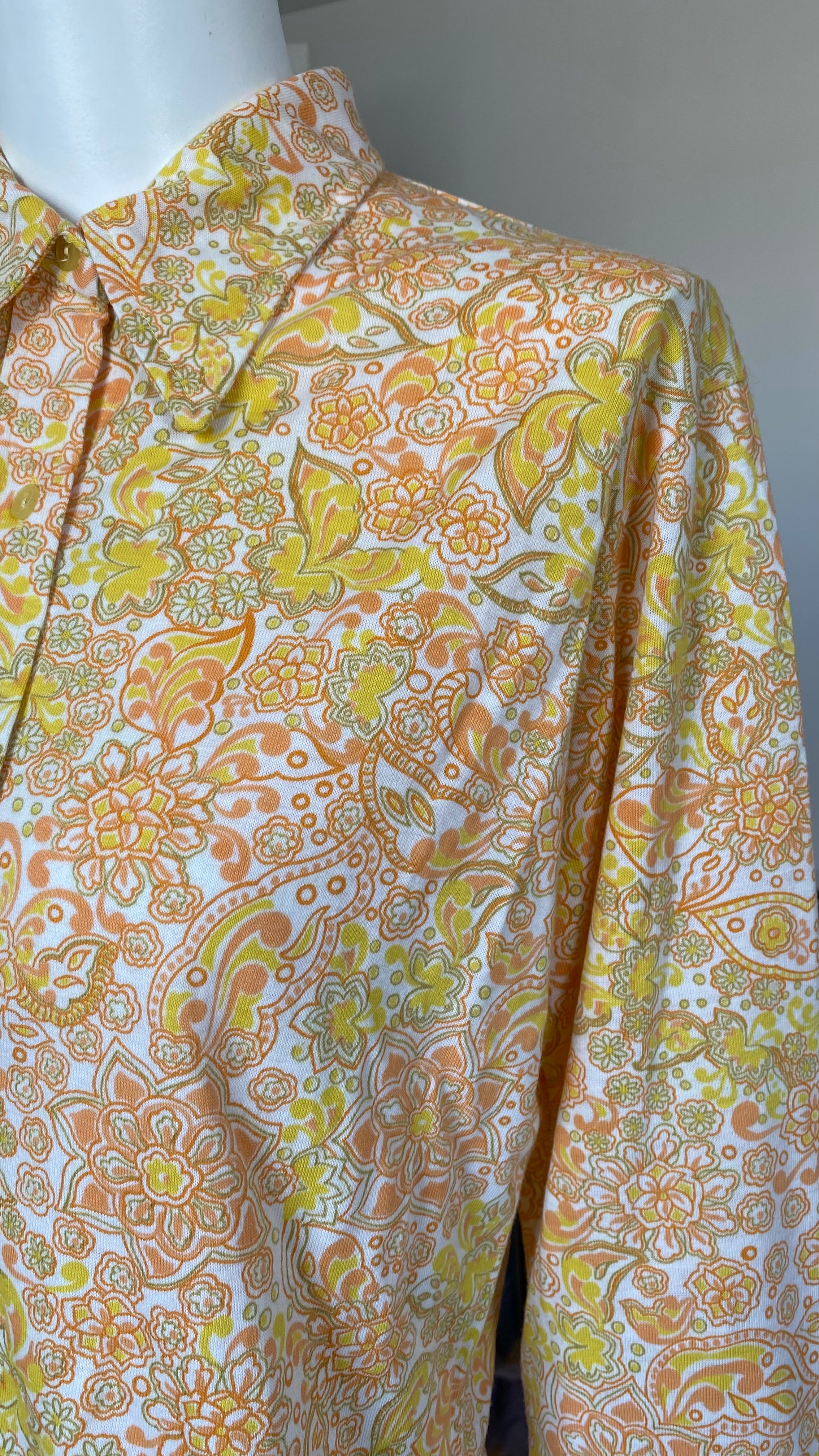 Cropped • T. 34 à 38 • Chemise 70s motifs feuilles jaune et orange