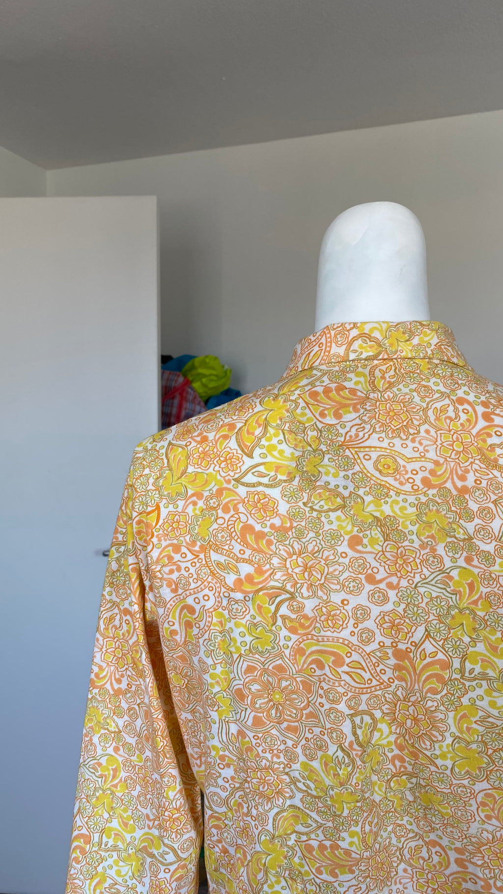 Cropped • T. 34 à 38 • Chemise 70s motifs feuilles jaune et orange