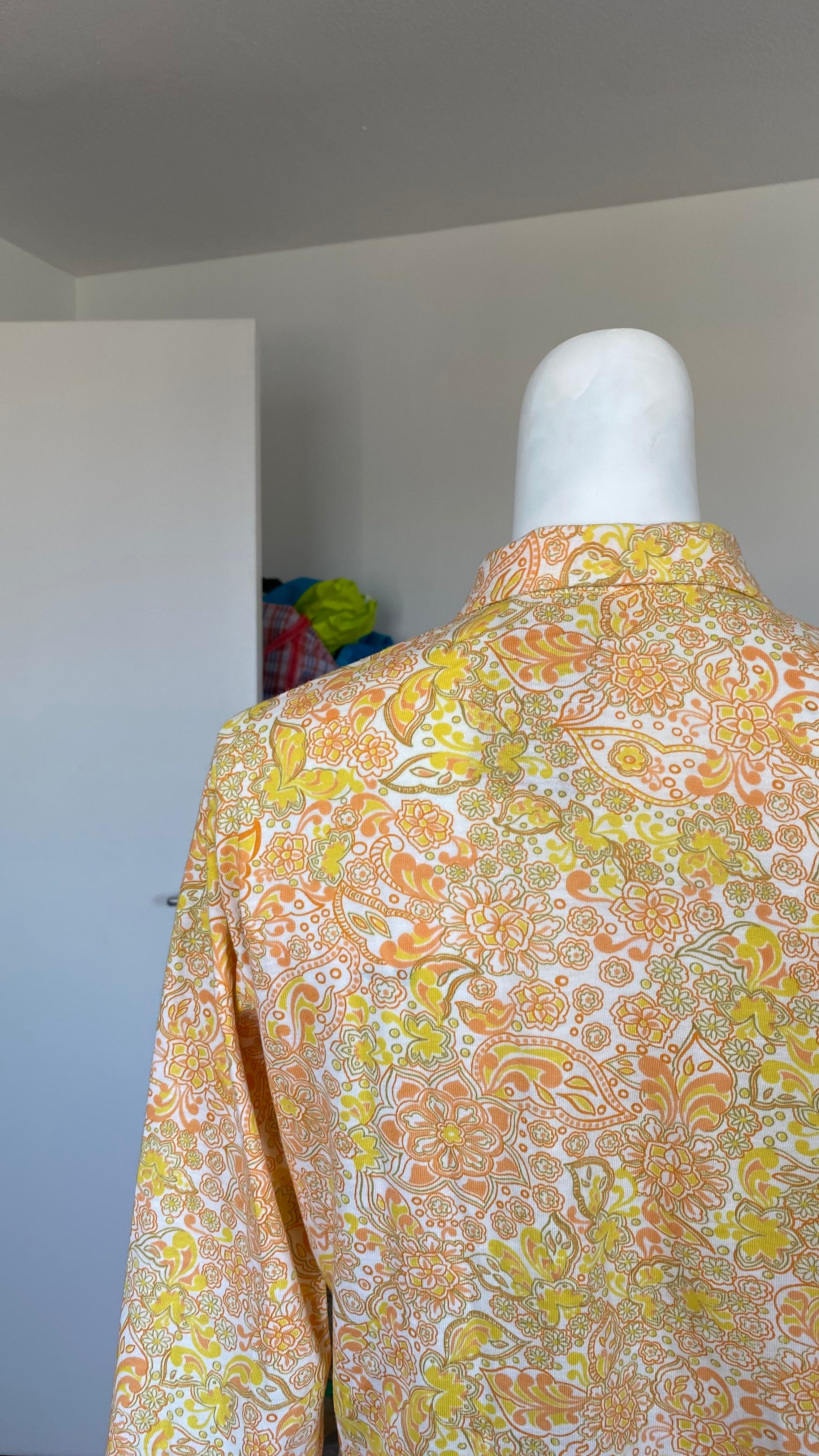 Cropped • T. 34 à 38 • Chemise 70s motifs feuilles jaune et orange