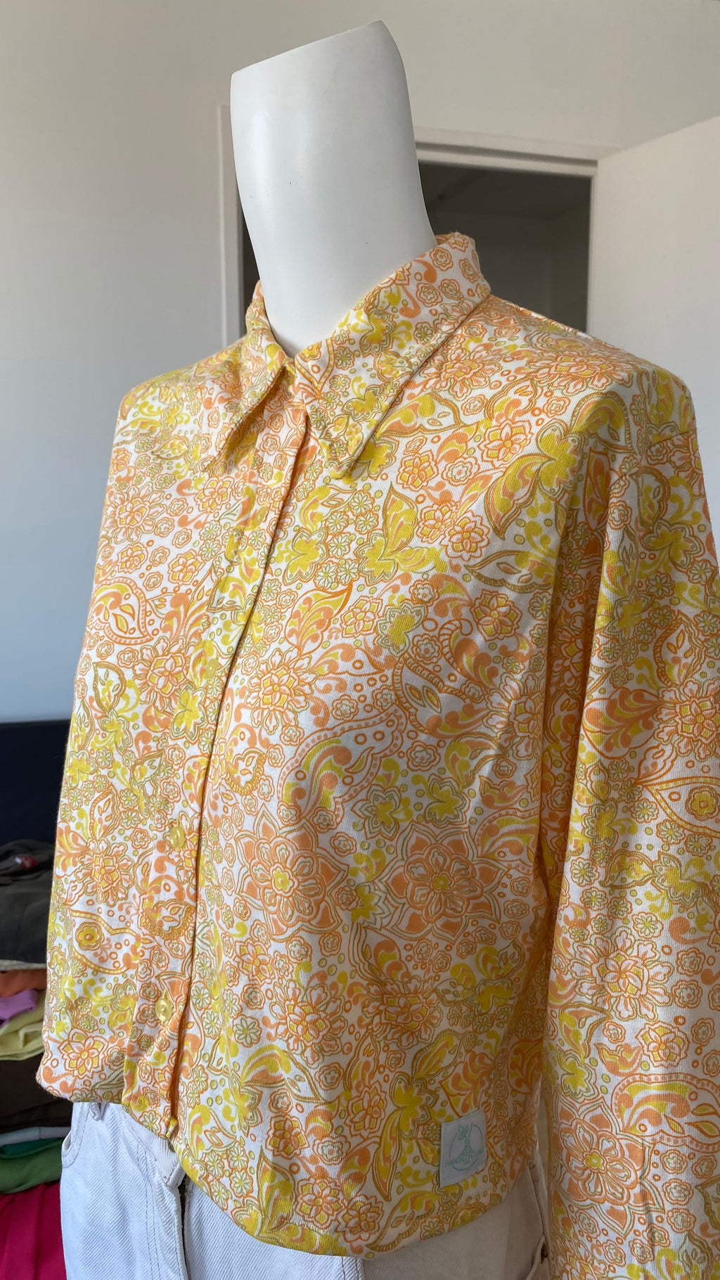 Cropped • T. 34 à 38 • Chemise 70s motifs feuilles jaune et orange