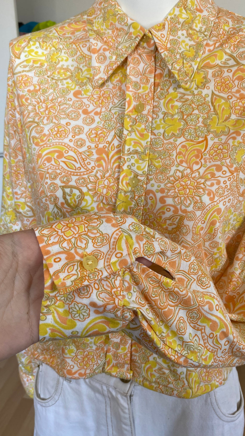 Cropped • T. 34 à 38 • Chemise 70s motifs feuilles jaune et orange