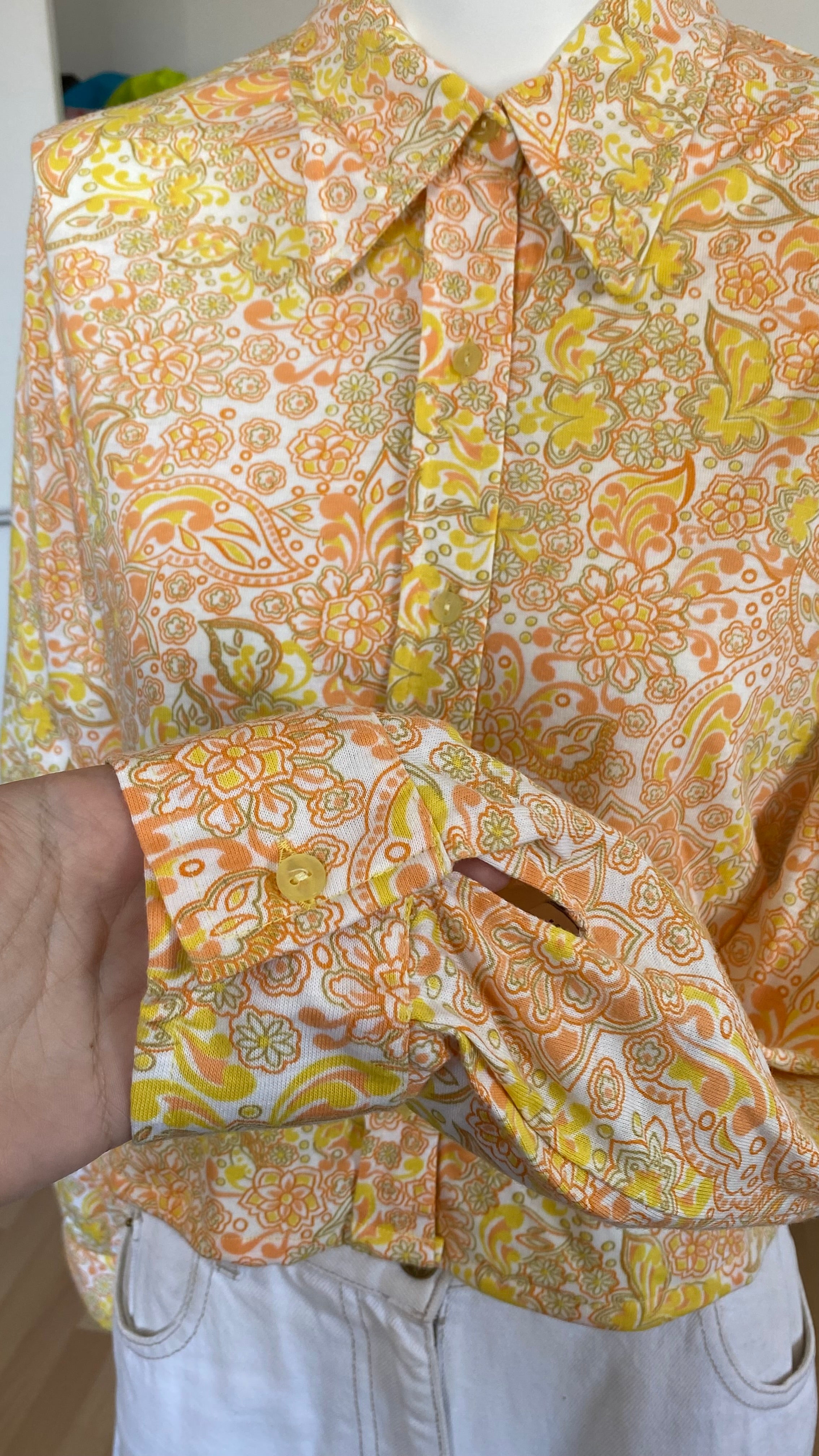 Cropped • T. 34 à 38 • Chemise 70s motifs feuilles jaune et orange