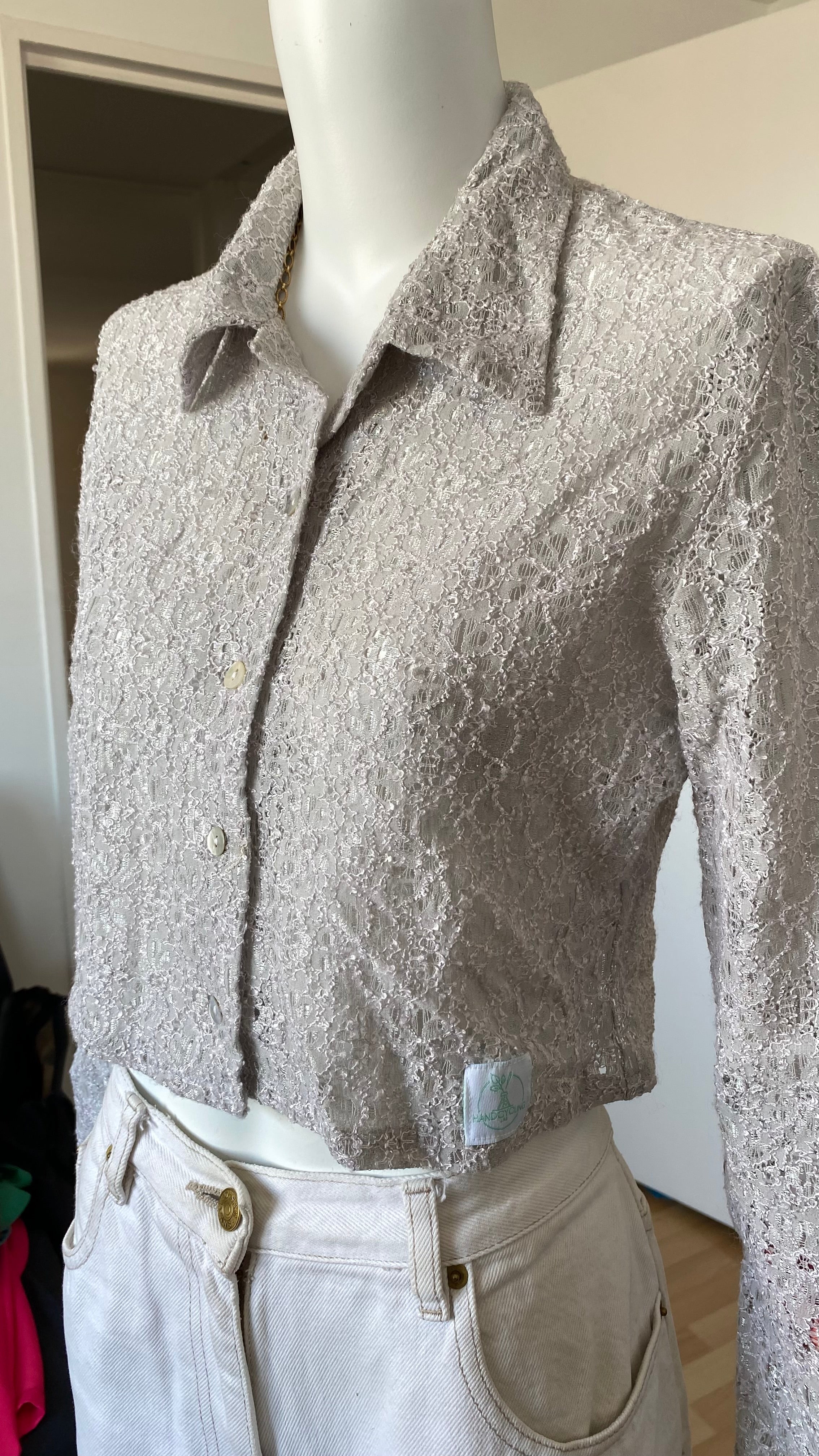 Cropped • T. 34 à 36 • Chemise courte manches longues dentelle grise