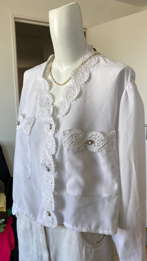 Chemise cropped • T. 38 à 42 • Chemise courte manches longues blanche à dentelle
