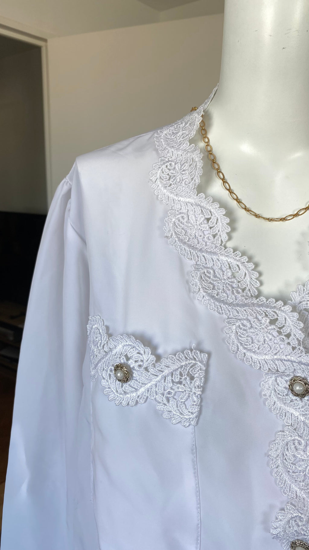 Chemise cropped • T. 38 à 42 • Chemise courte manches longues blanche à dentelle