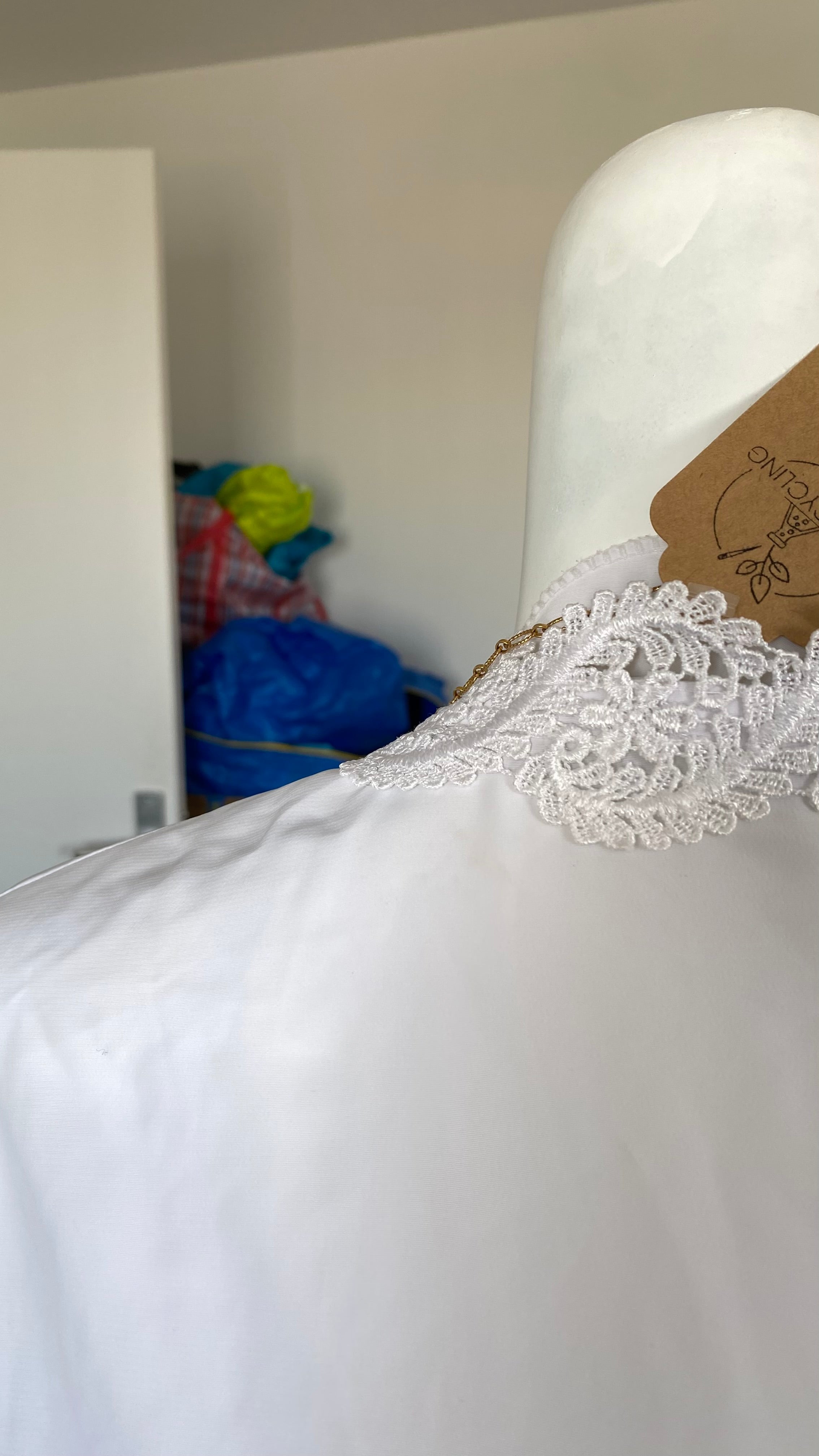 Chemise cropped • T. 38 à 42 • Chemise courte manches longues blanche à dentelle