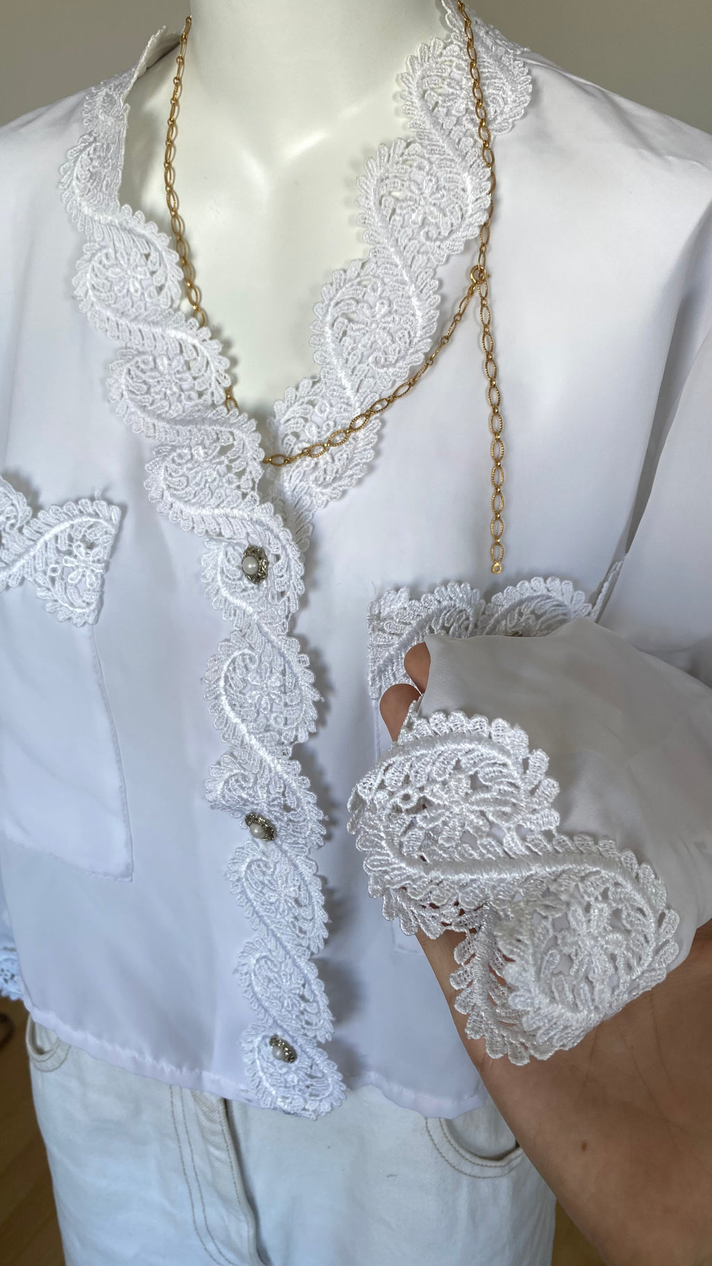 Chemise cropped • T. 38 à 42 • Chemise courte manches longues blanche à dentelle