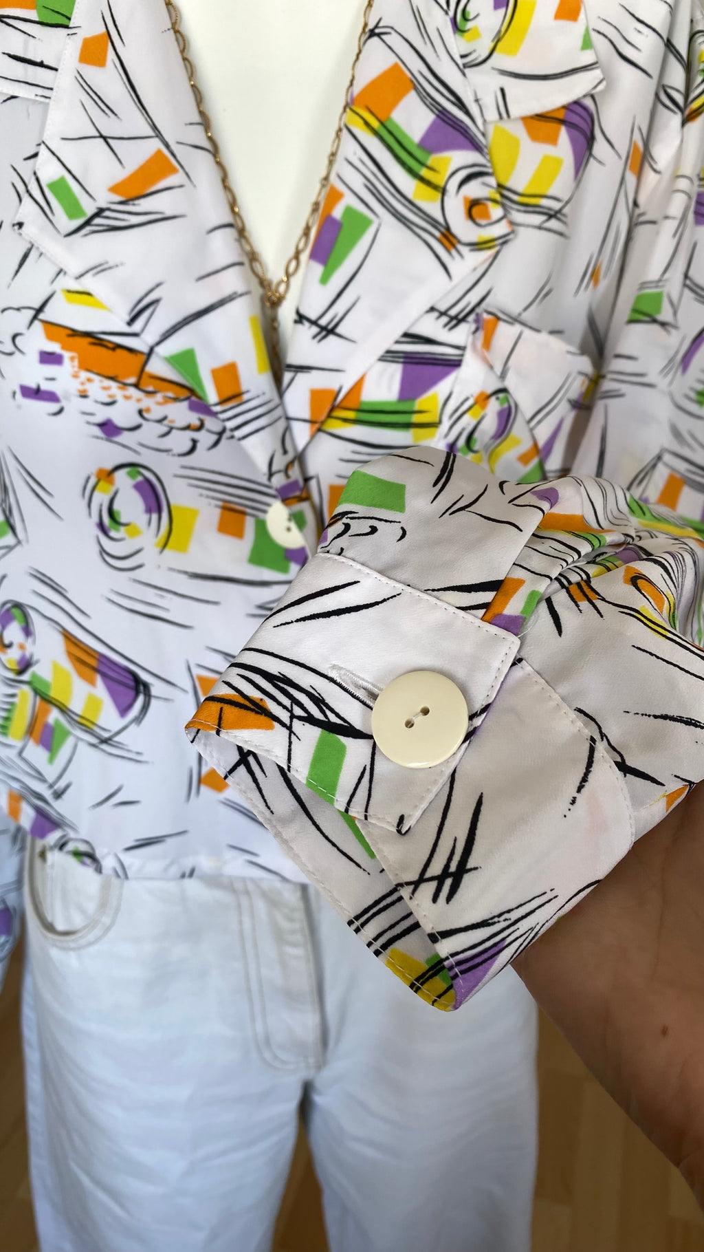 Cropped • T. 36 à 40 • Chemise courte manches longues blanche & dessins colorés