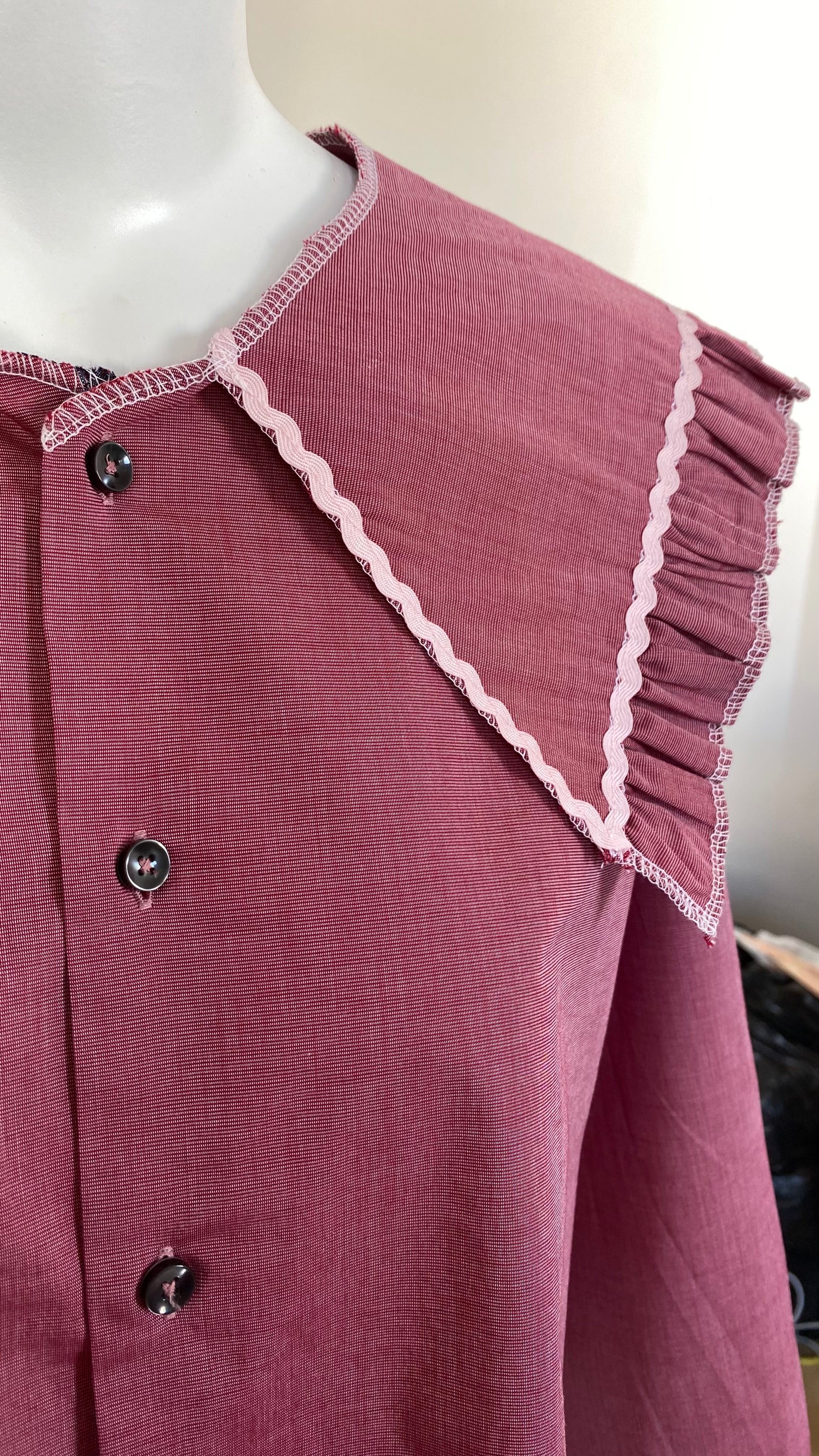 Sweaties • T. 36 à 40 • Chemise upcyclée grand col rose foncé