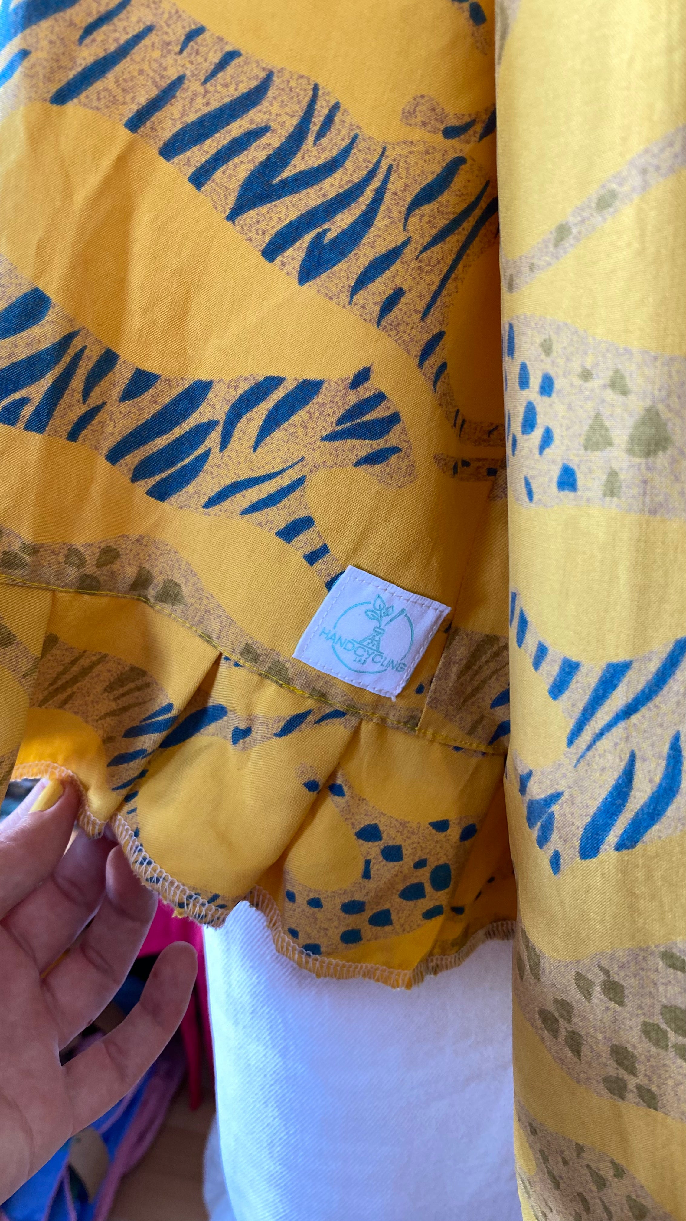 Froufrou • T. 38 à 44 • Chemise courte manches longues jaune motifs tigres