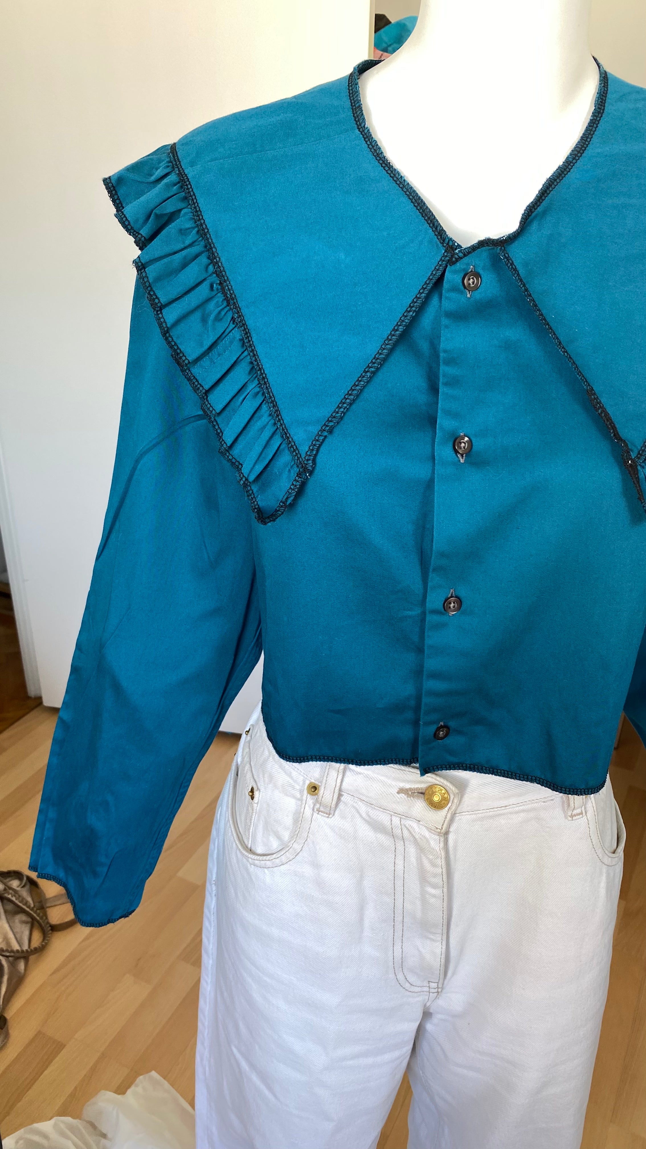 Sweaties • T. 34  à 36 • Chemise upcyclée grand col bleu canard