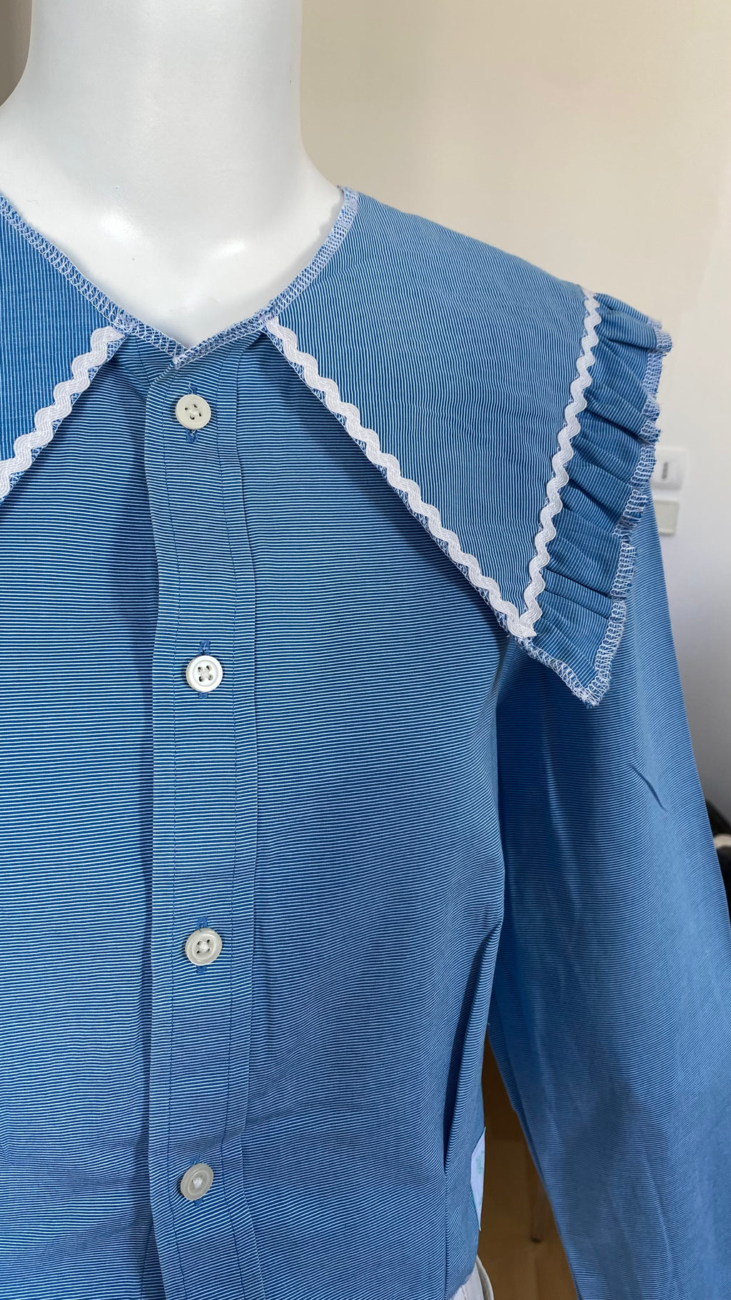 Sweaties • T.36 à 40 • Chemise upcyclée grand col bleu à petits carreaux