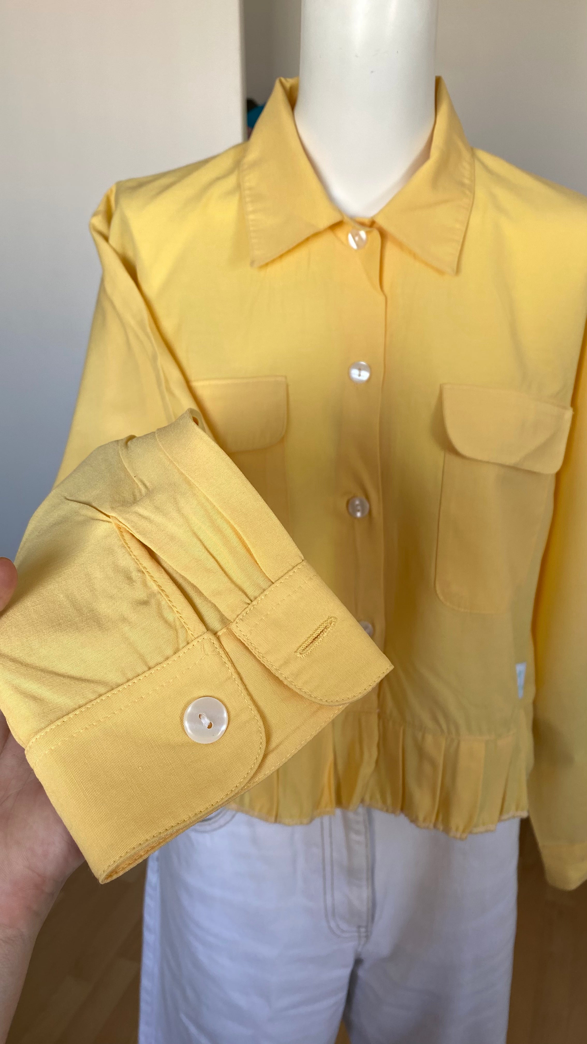 Chemise froufrou  • T. 36 à 38 • Chemise courte manches longues jaune à poches
