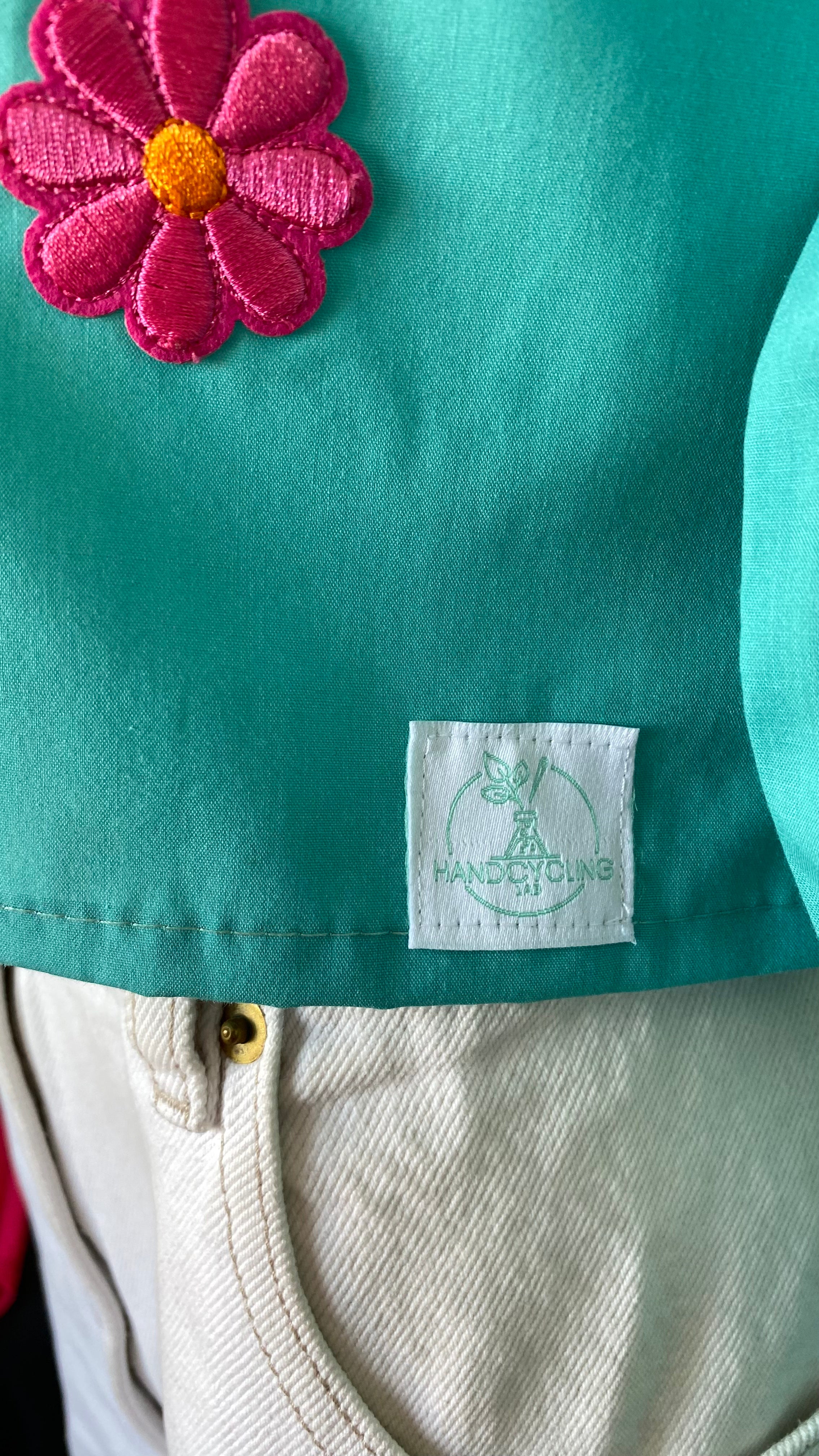 Cropped • T. 32  à 36 • Chemise courte manches longues bleu à fleurs roses