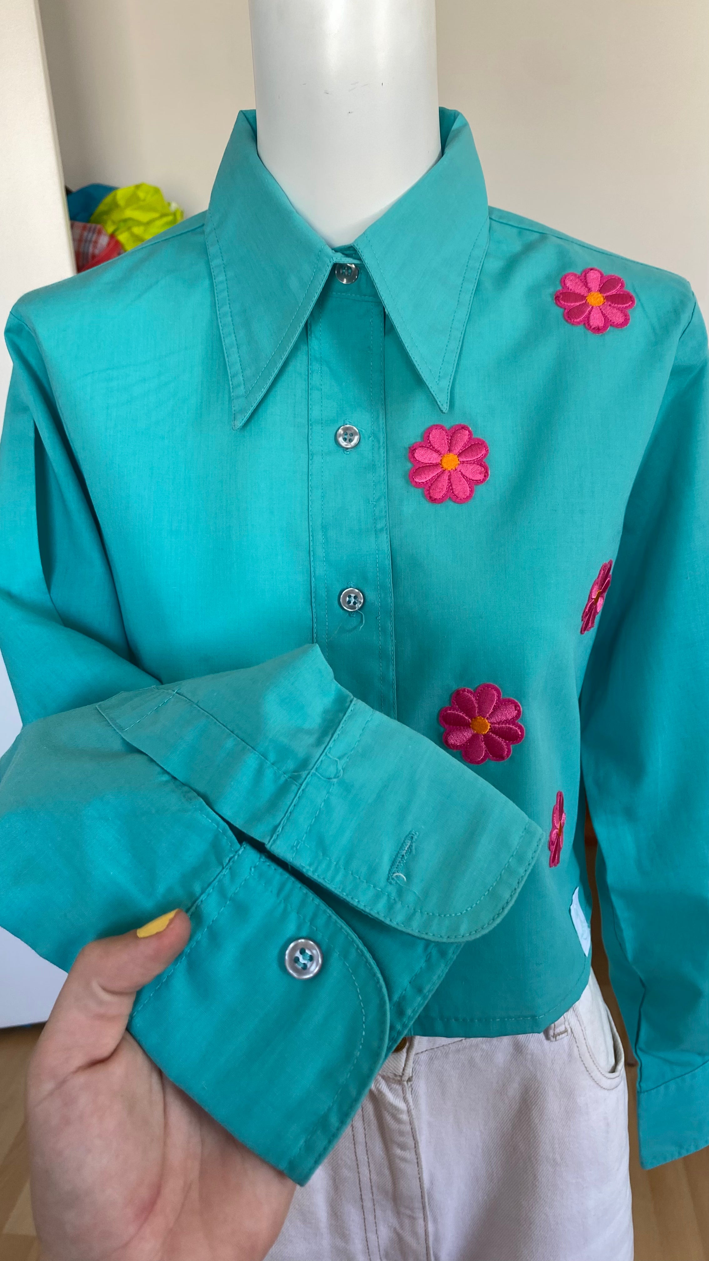 Cropped • T. 32  à 36 • Chemise courte manches longues bleu à fleurs roses