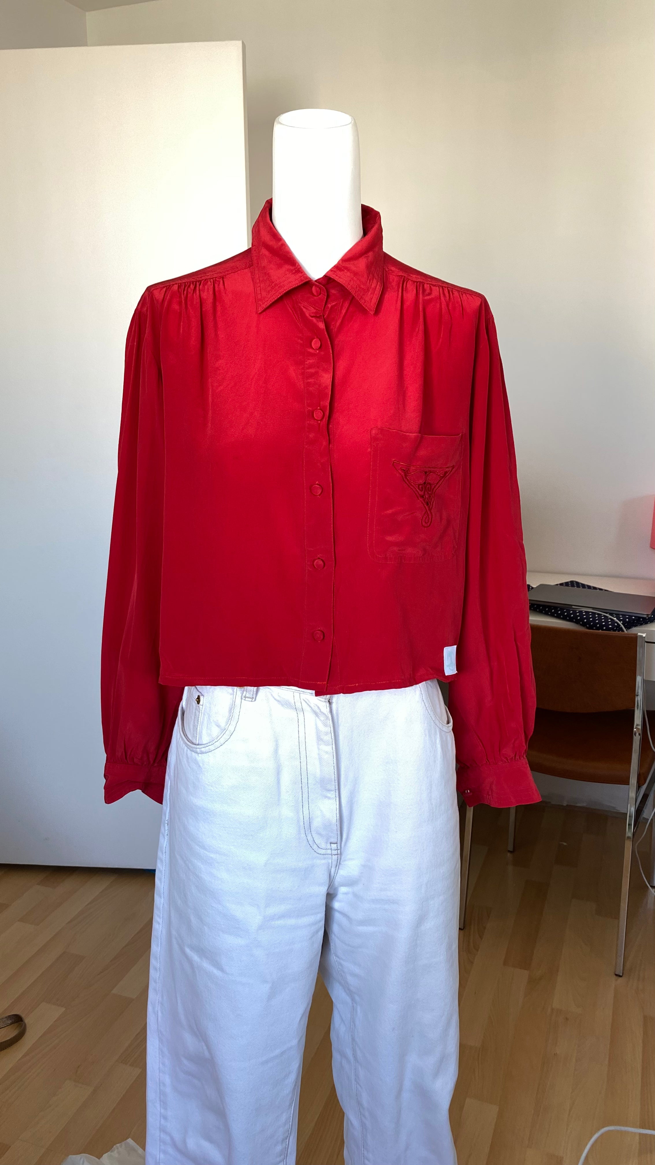 Cropped  • T. 32 à 36 • Chemise courte manches longues soie + poche brodées
