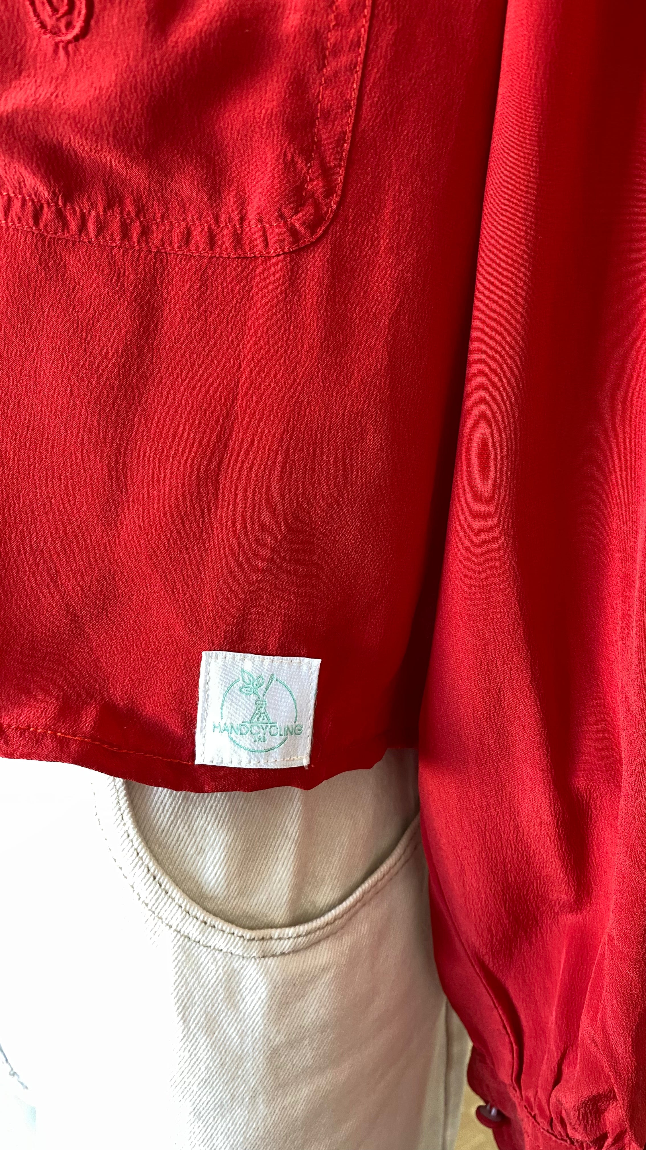 Cropped  • T. 32 à 36 • Chemise courte manches longues soie + poche brodées