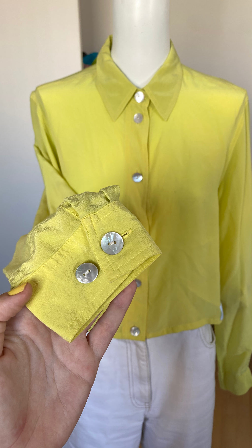 Cropped • T. 34 à 38 • Chemise courte manches longues jaune sous teinte verte