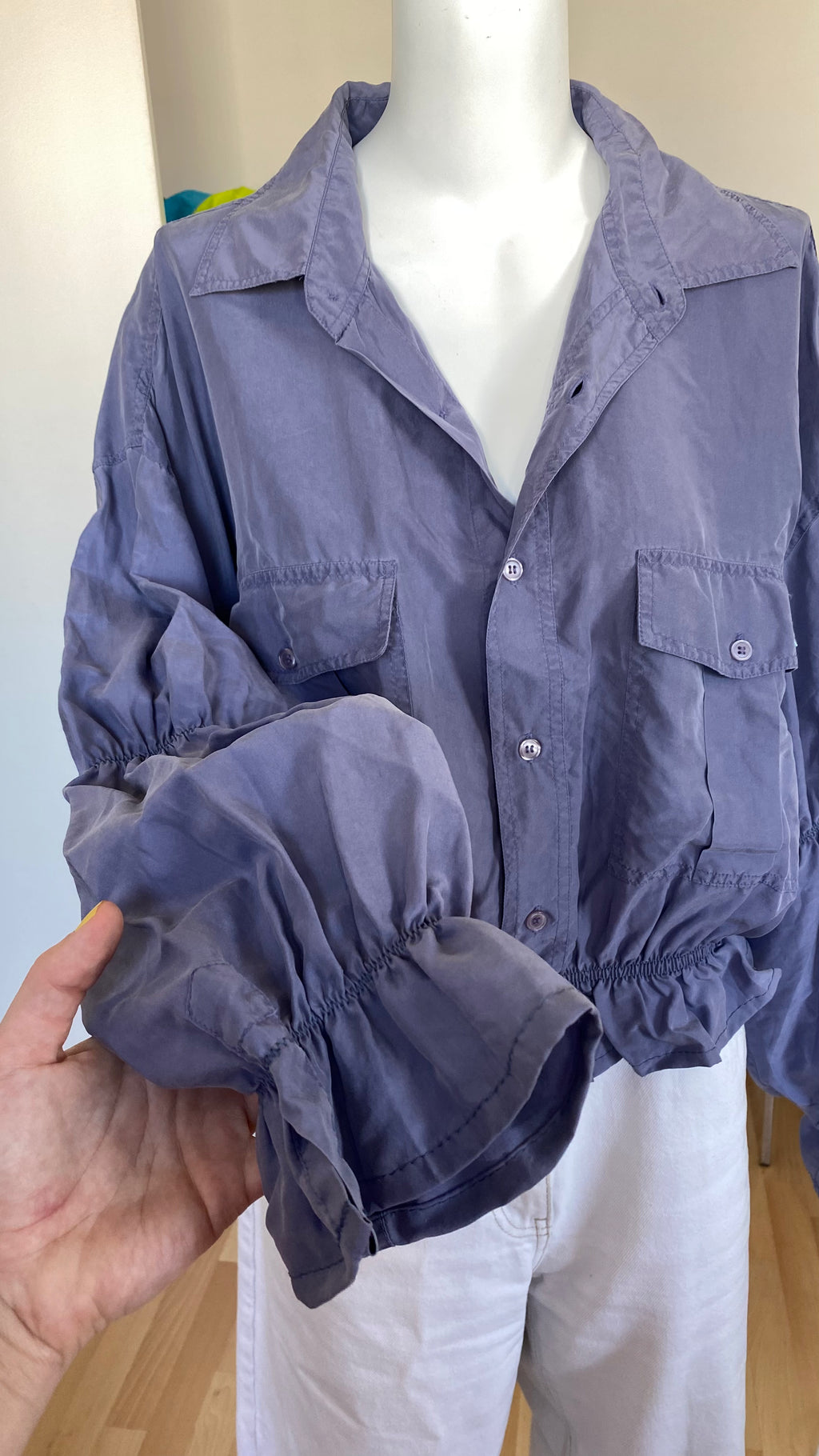 Intemporelle • T. 38 à 42 • Chemise courte manches longues en soie violette