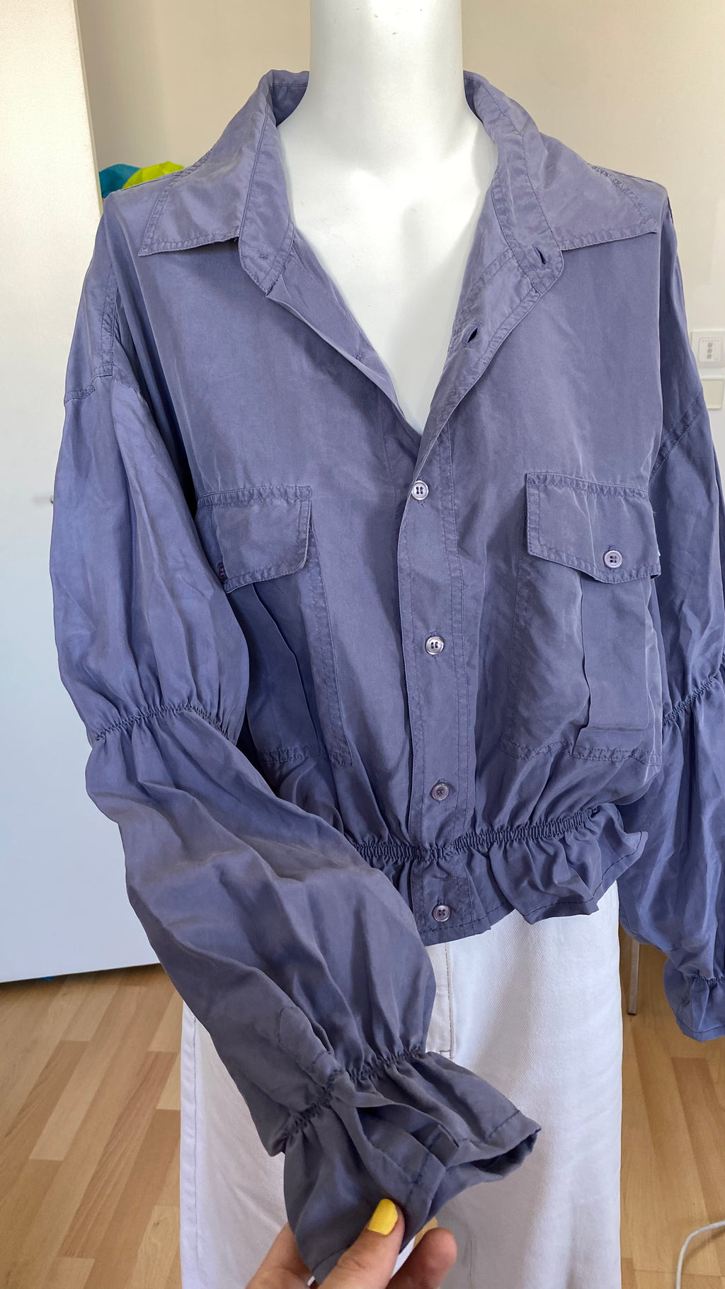 Intemporelle • T. 38 à 42 • Chemise courte manches longues en soie violette