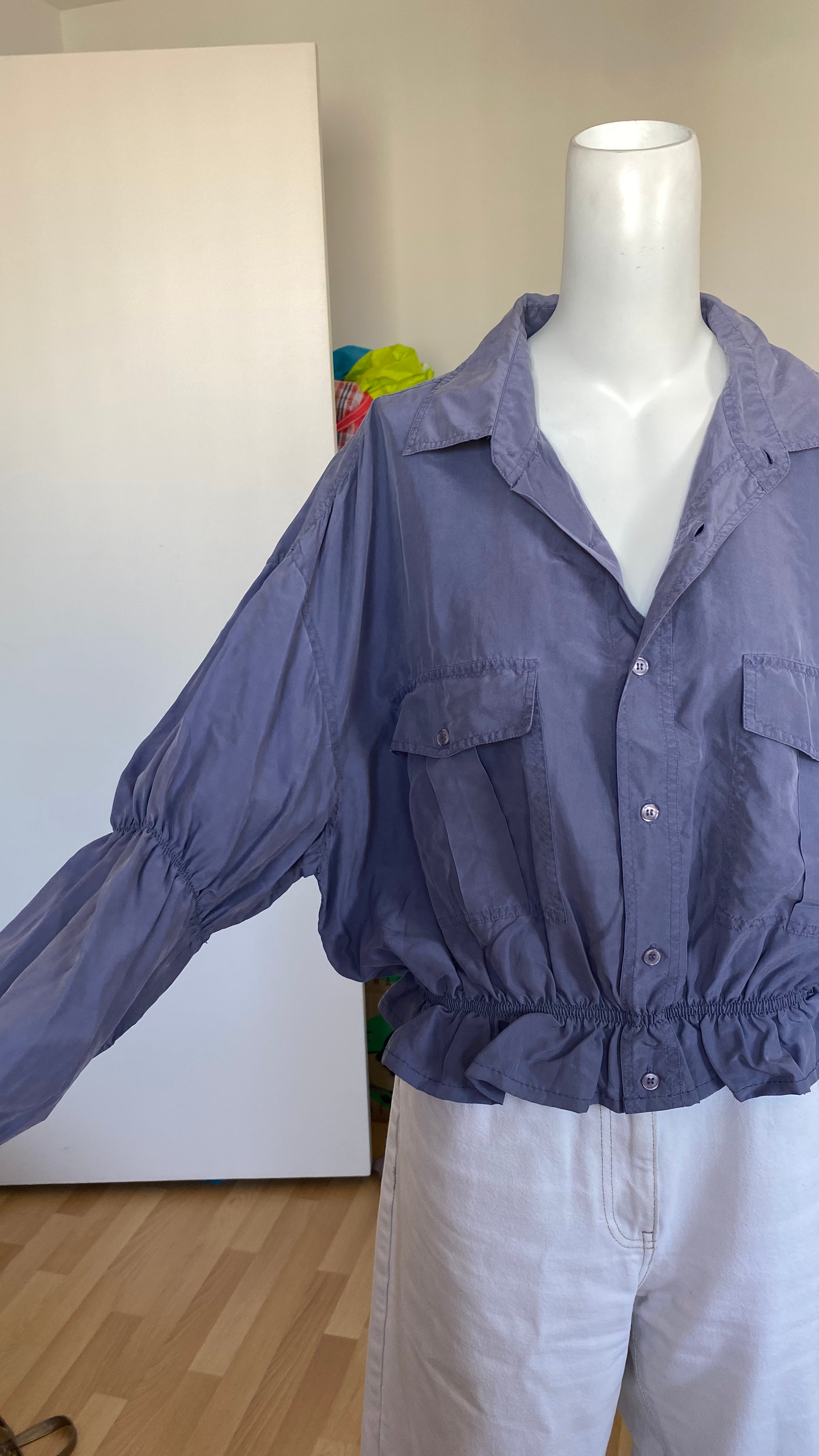 Intemporelle • T. 38 à 42 • Chemise courte manches longues en soie violette