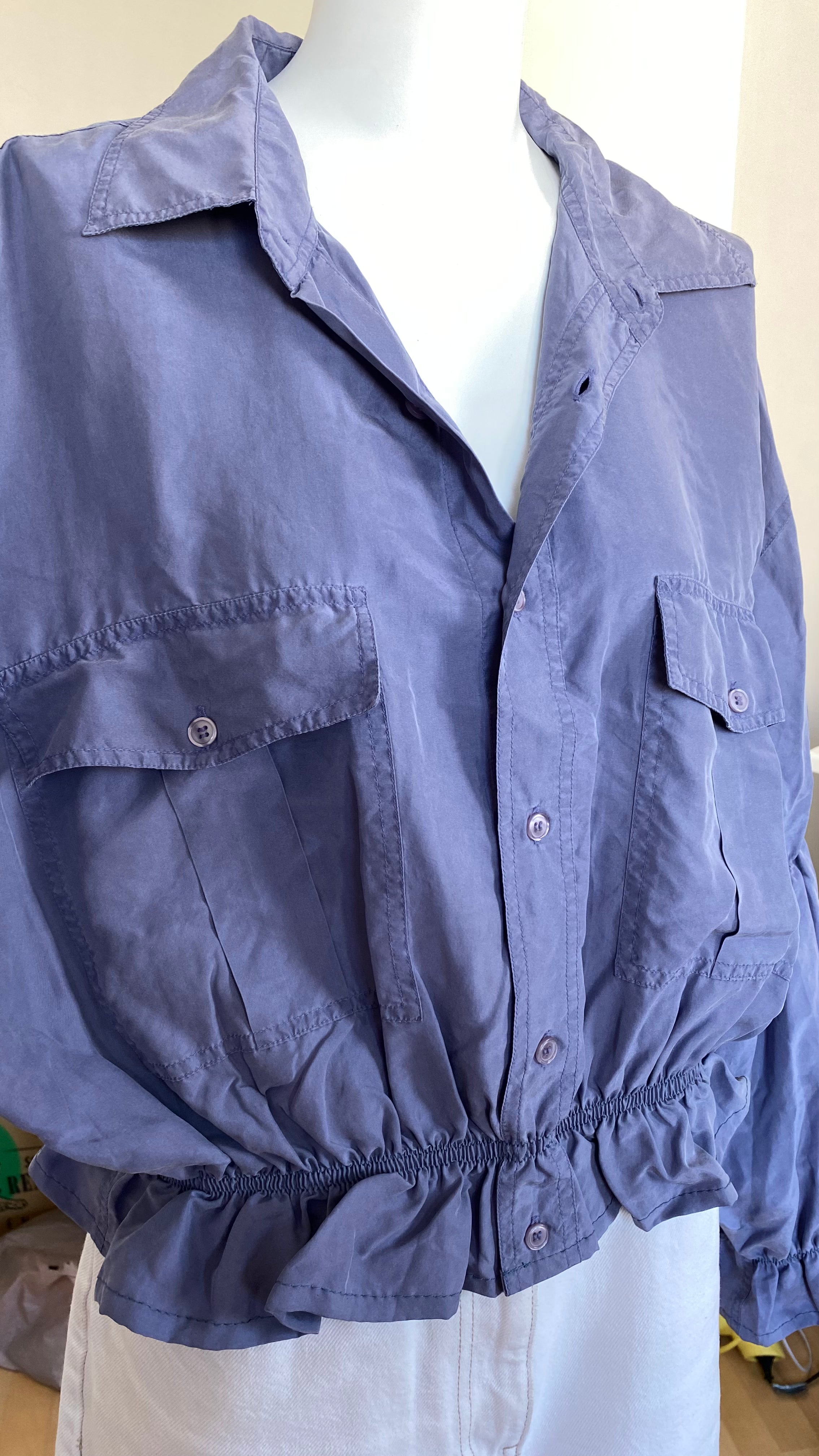 Intemporelle • T. 38 à 42 • Chemise courte manches longues en soie violette