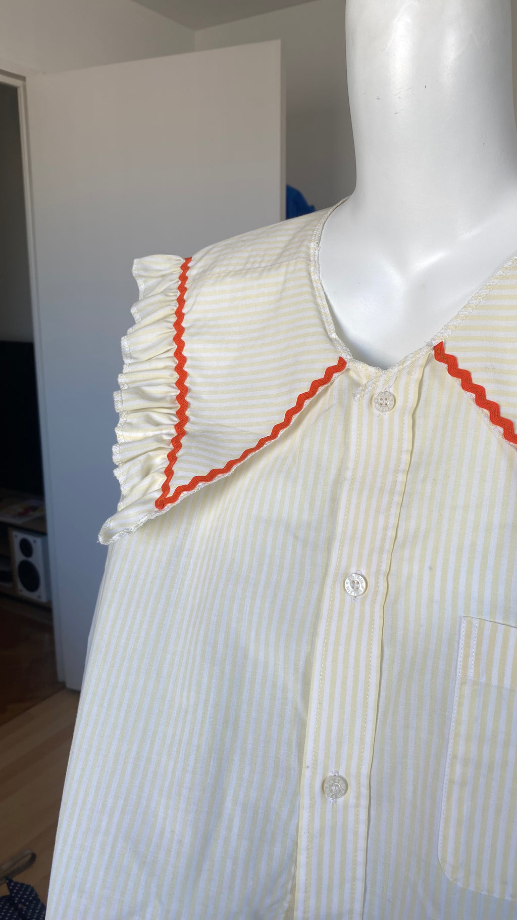 Sweaties • T.34 à 38 • Chemise upcyclée grand col rayures jaunes et blanches