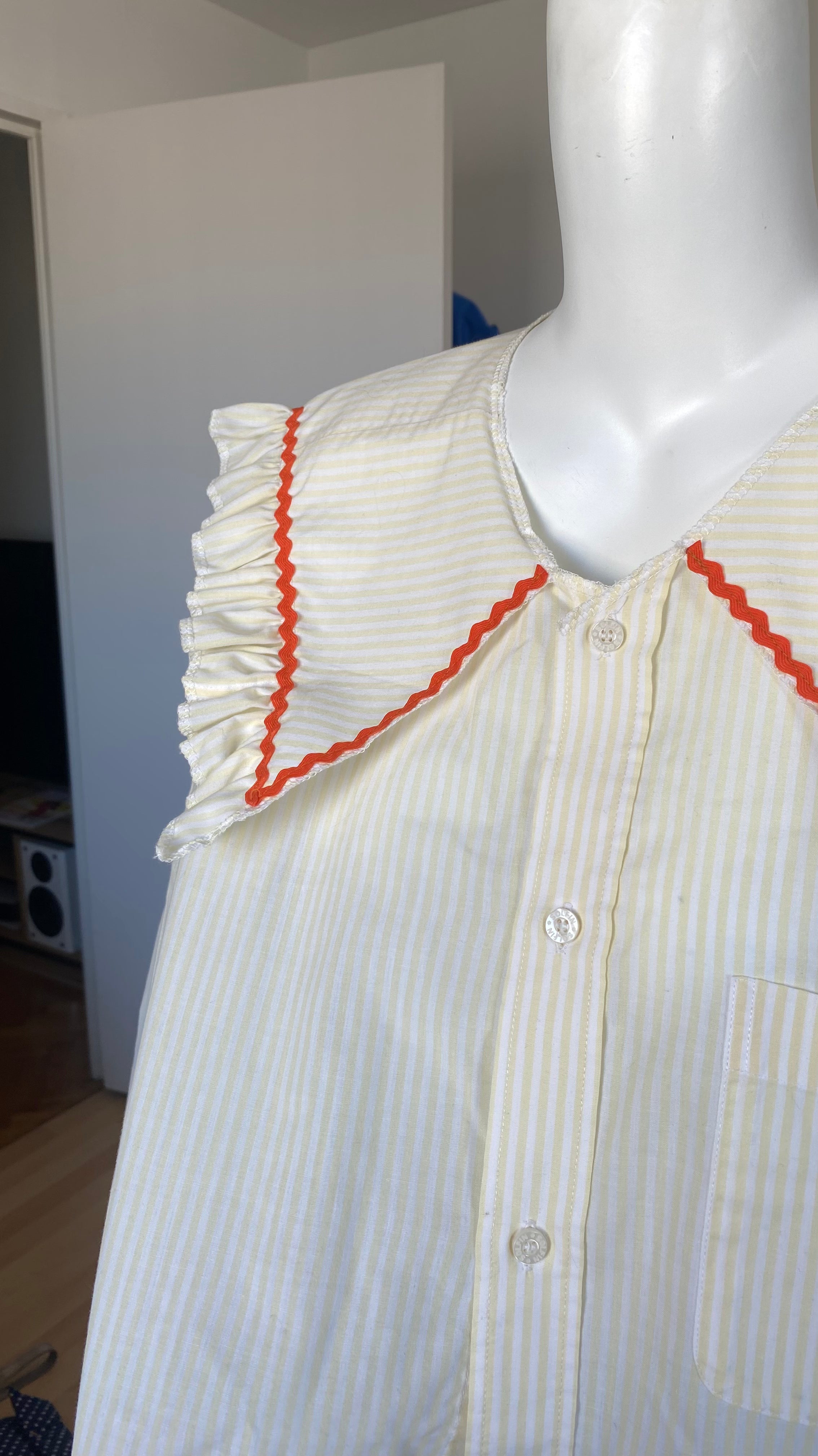 Sweaties • T.34 à 38 • Chemise upcyclée grand col rayures jaunes et blanches