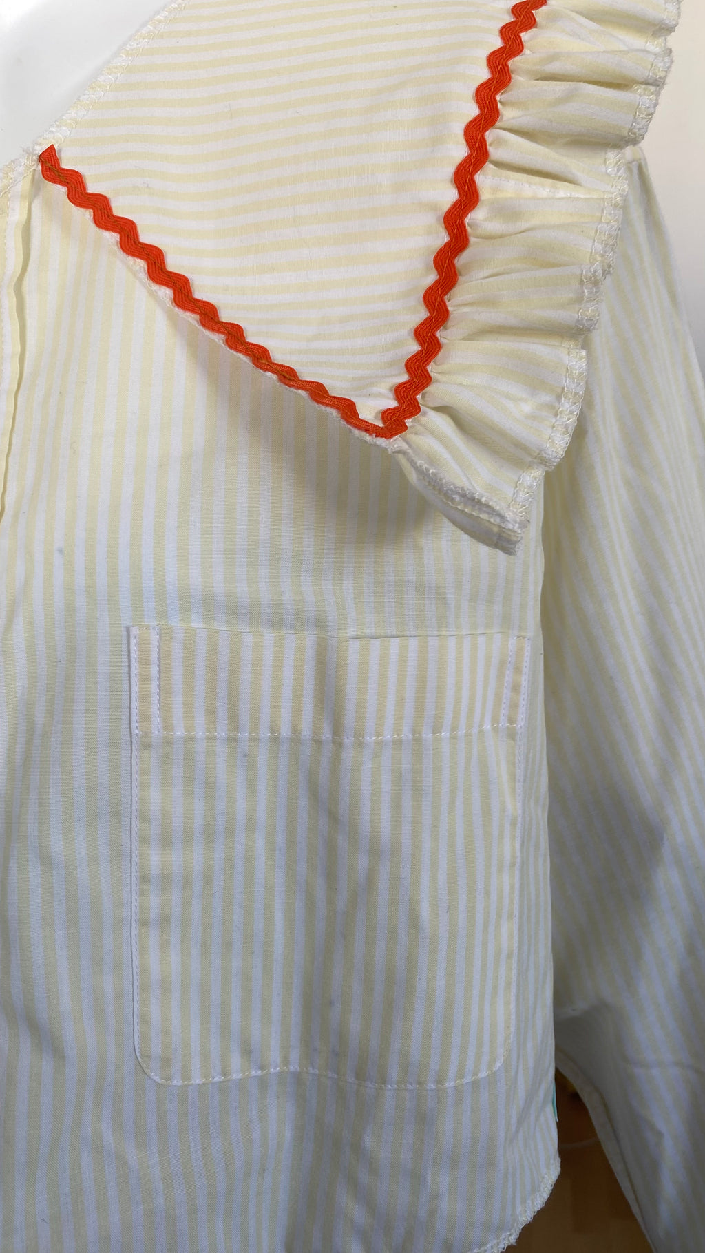 Sweaties • T.34 à 38 • Chemise upcyclée grand col rayures jaunes et blanches
