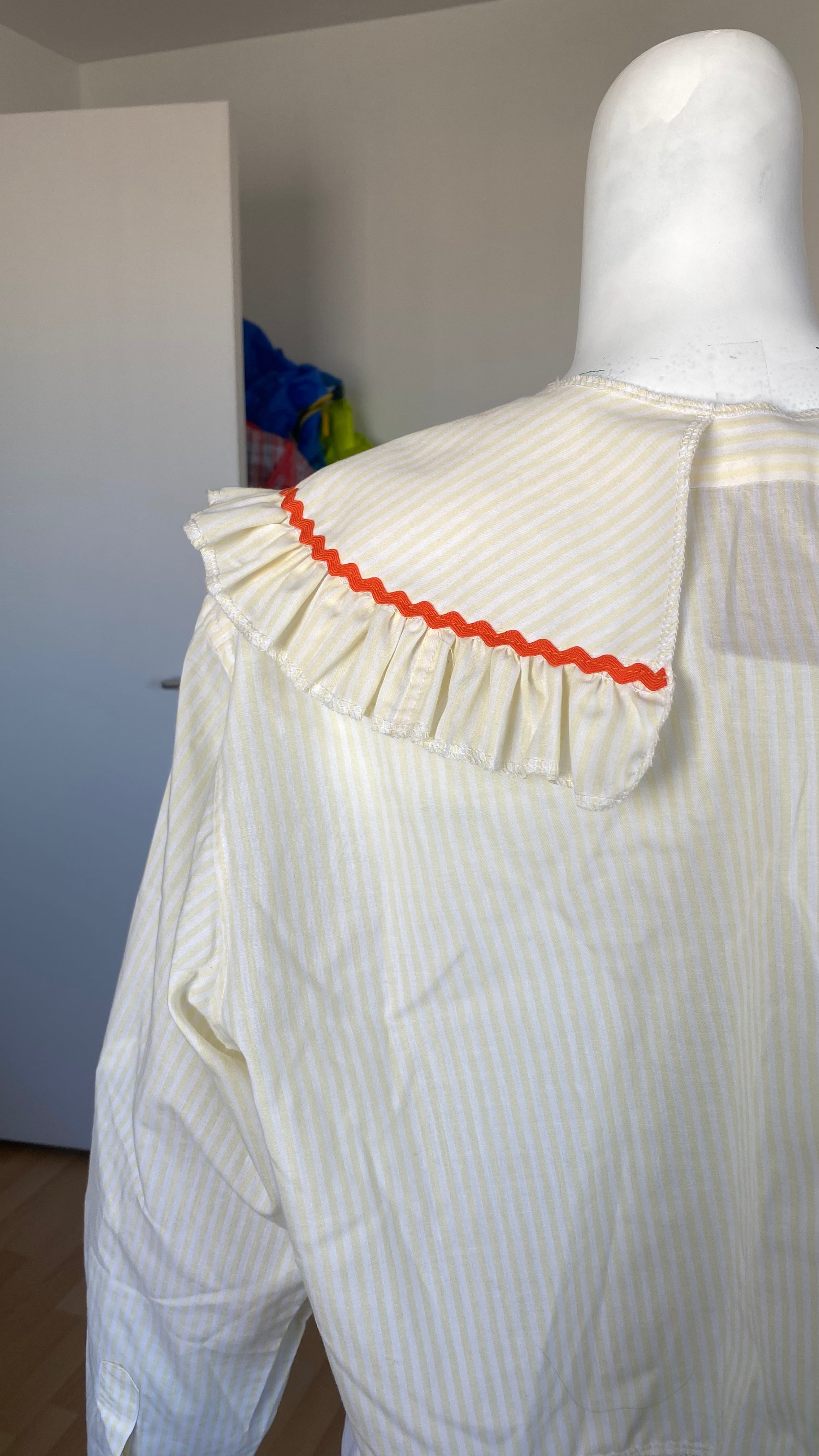 Sweaties • T.34 à 38 • Chemise upcyclée grand col rayures jaunes et blanches