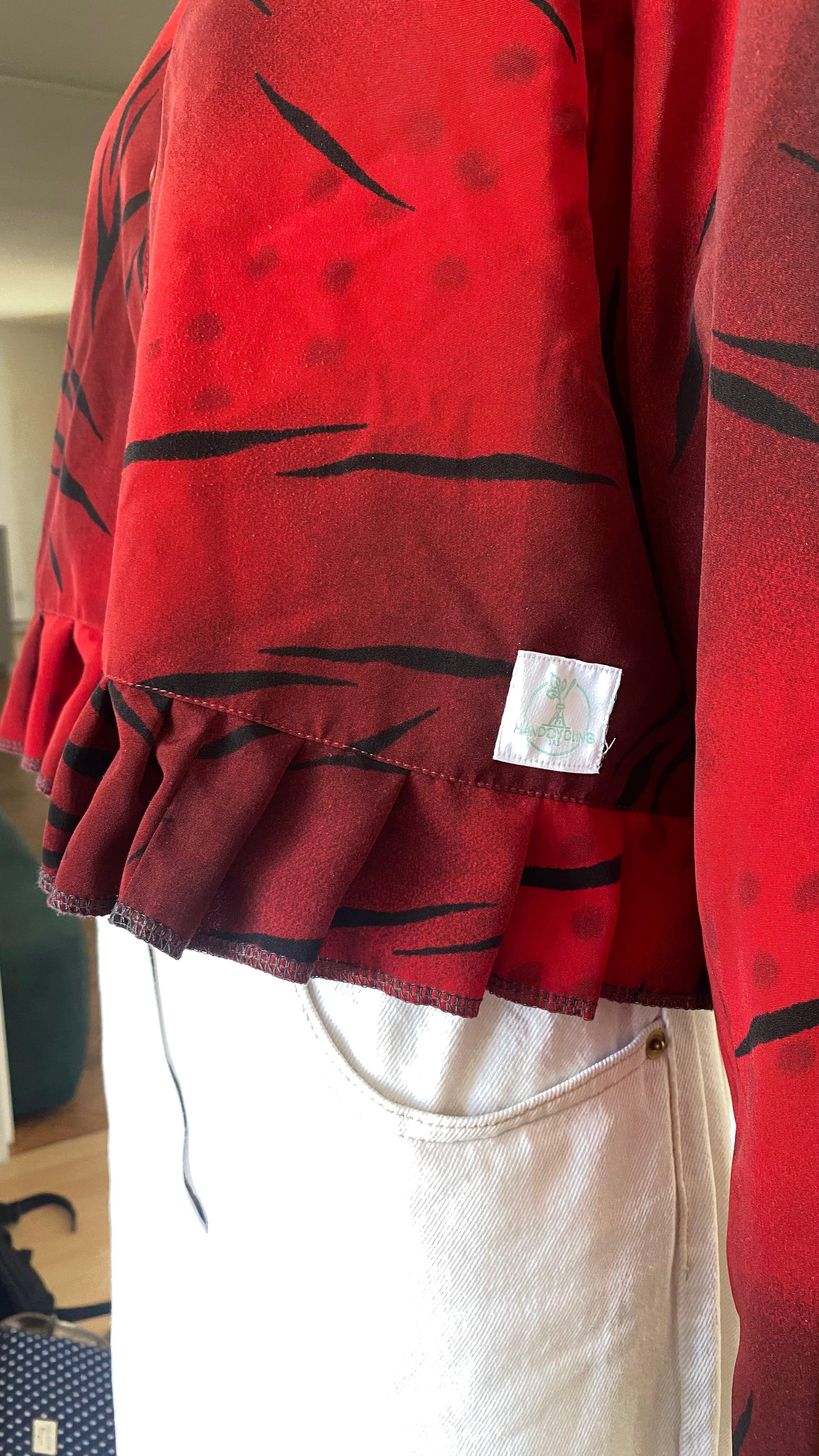 Froufrou • T. 36 à 40 • Chemise crop top rouge foncé à motifs traits noir