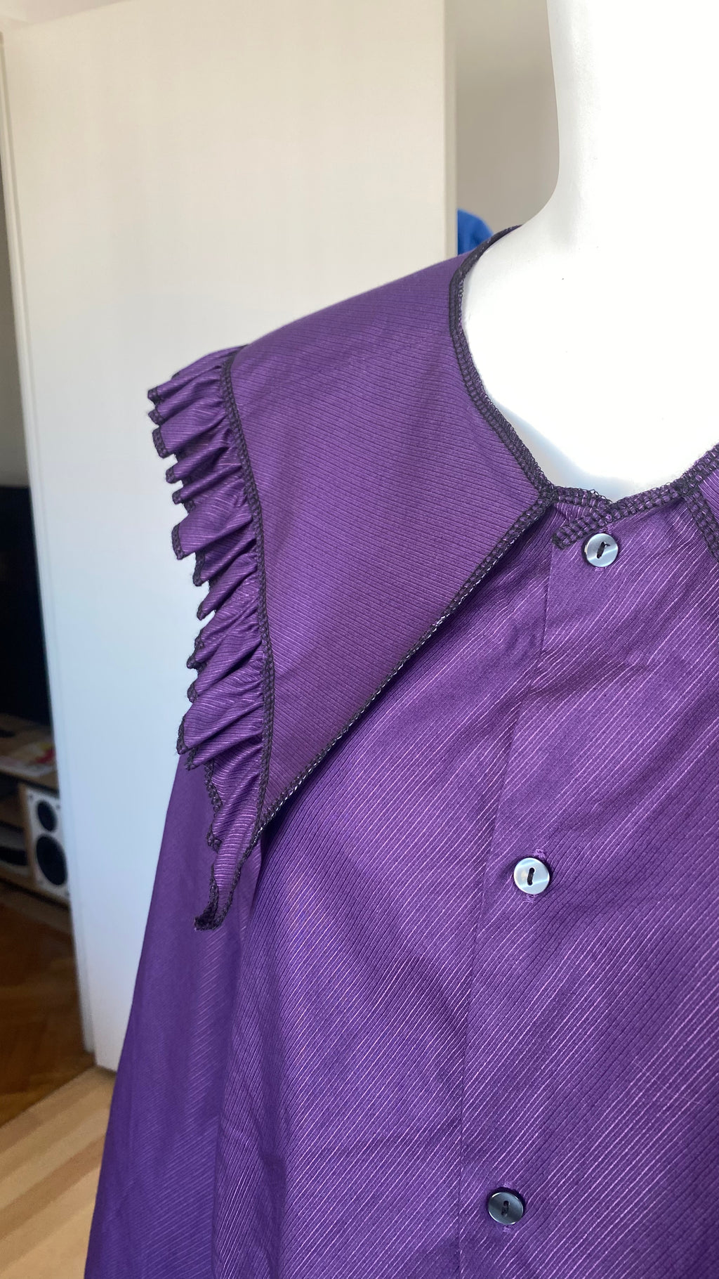 Sweaties • T.36 à 40 • Chemise upcyclée grand col rayures violettes foncées