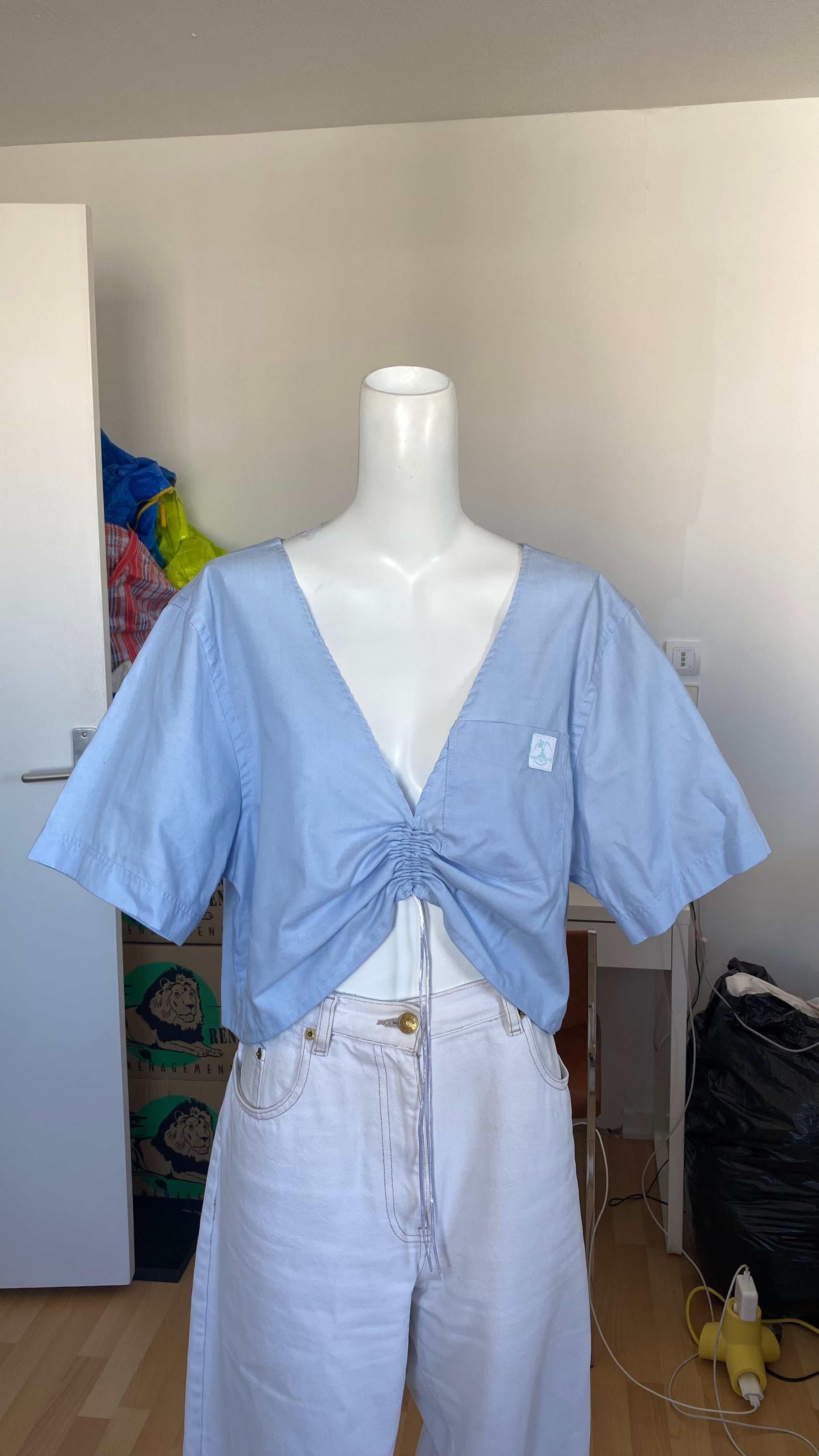 Monarque • T. 36 à 42 • Chemise/top papillon bleu ciel