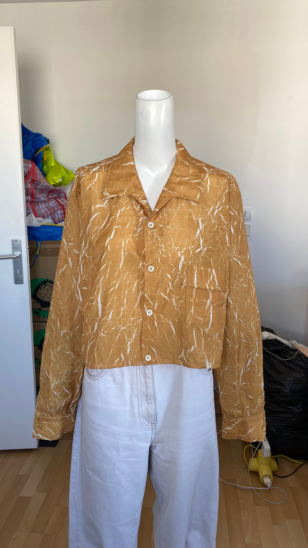 Chemise cropped • T. 38  à 44 • Chemise courte manches longues marbre jaune et blanc
