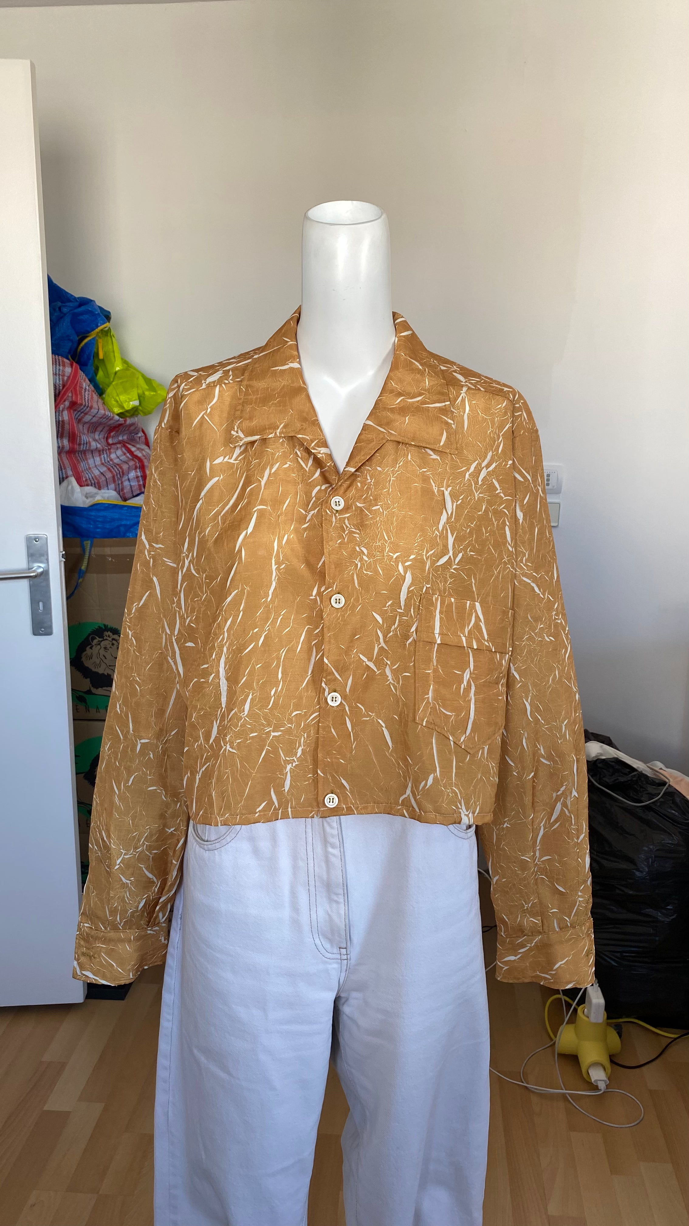 Chemise cropped • T. 38  à 44 • Chemise courte manches longues marbre jaune et blanc