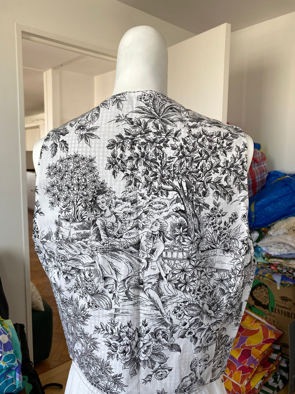 Veston réversible  • Taille unique • Veston motif toile de jouy noire